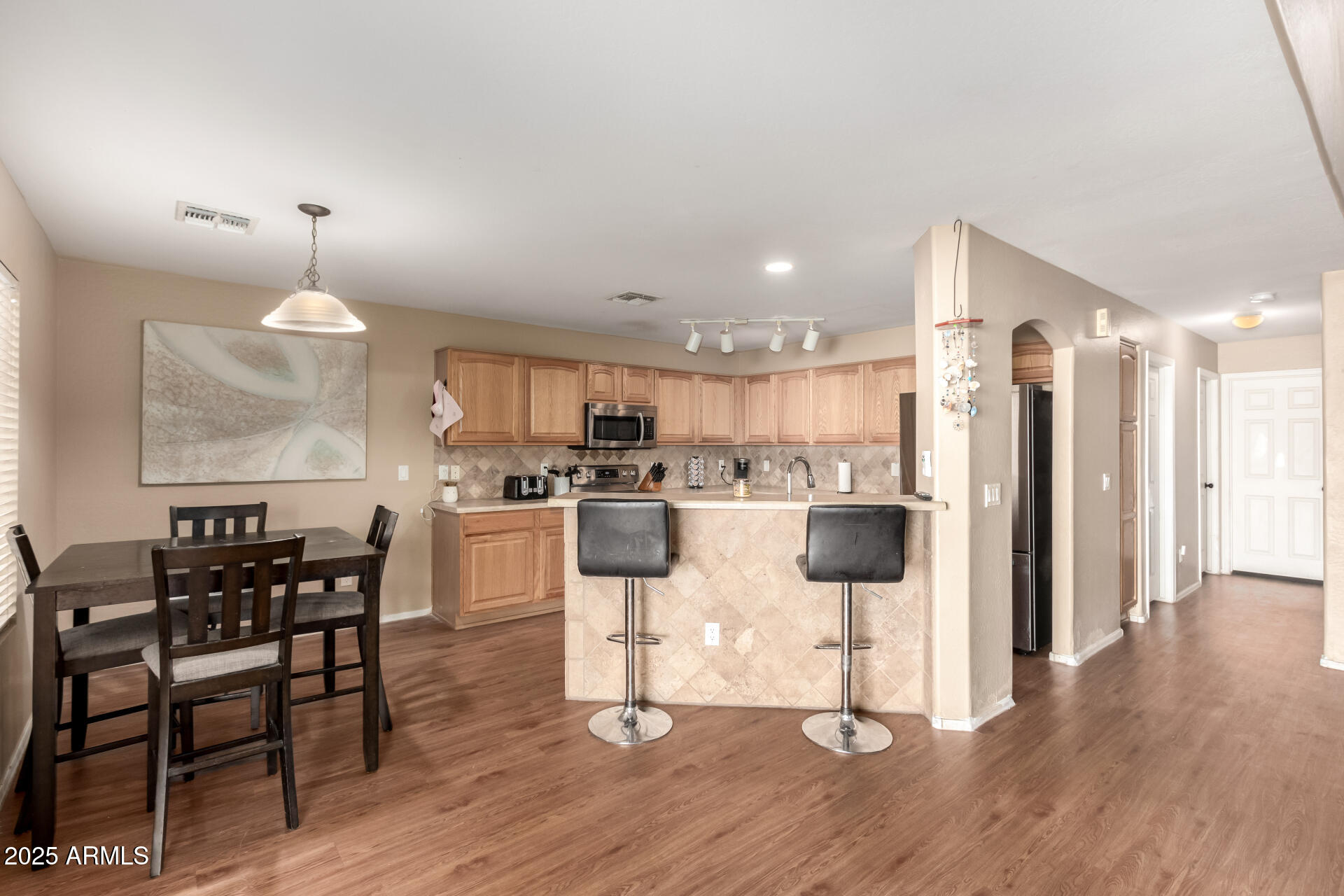 1154 E DESERT HOLLY Drive