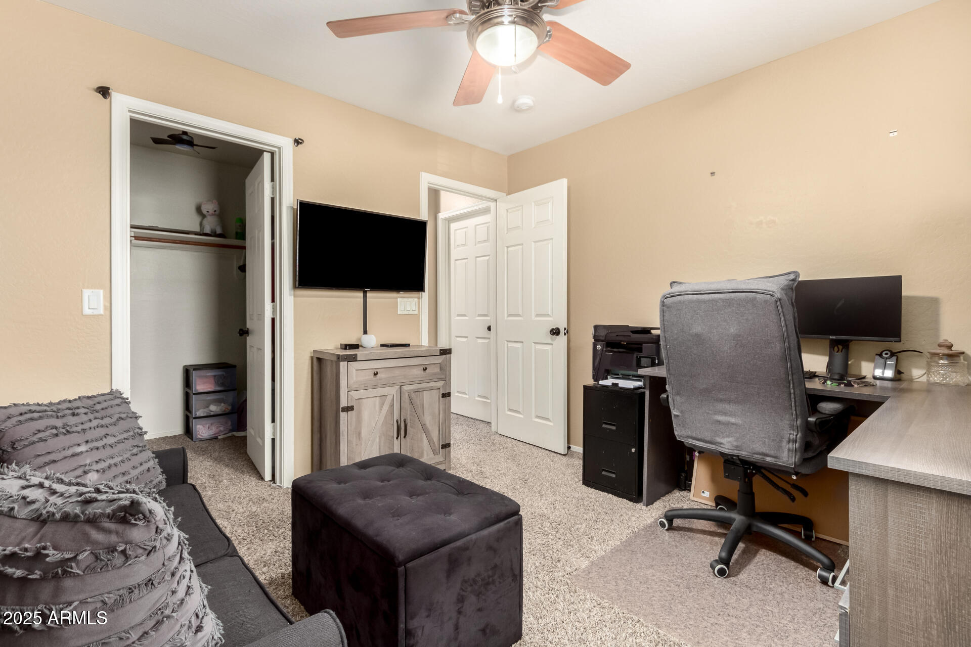 1154 E DESERT HOLLY Drive