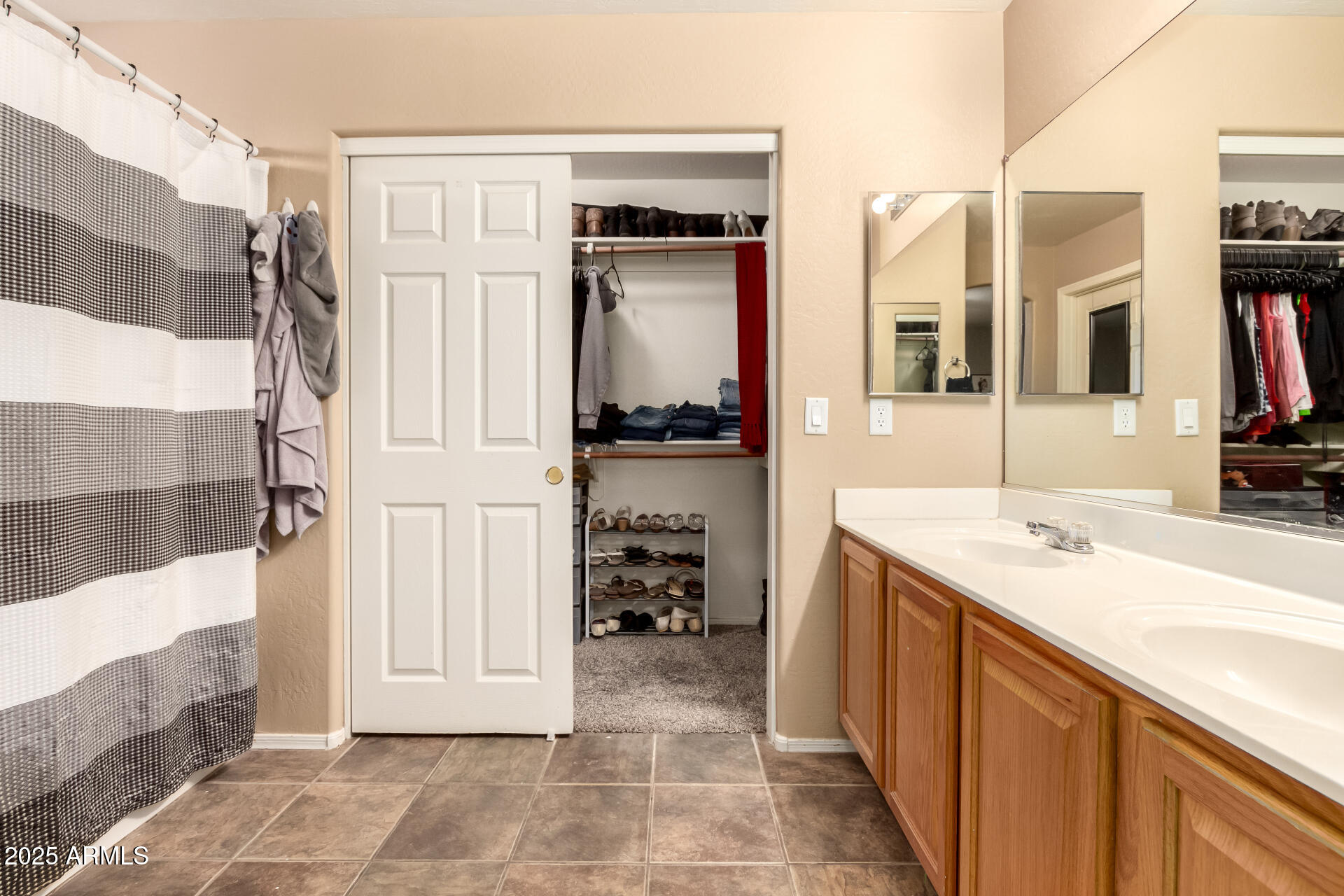 1154 E DESERT HOLLY Drive