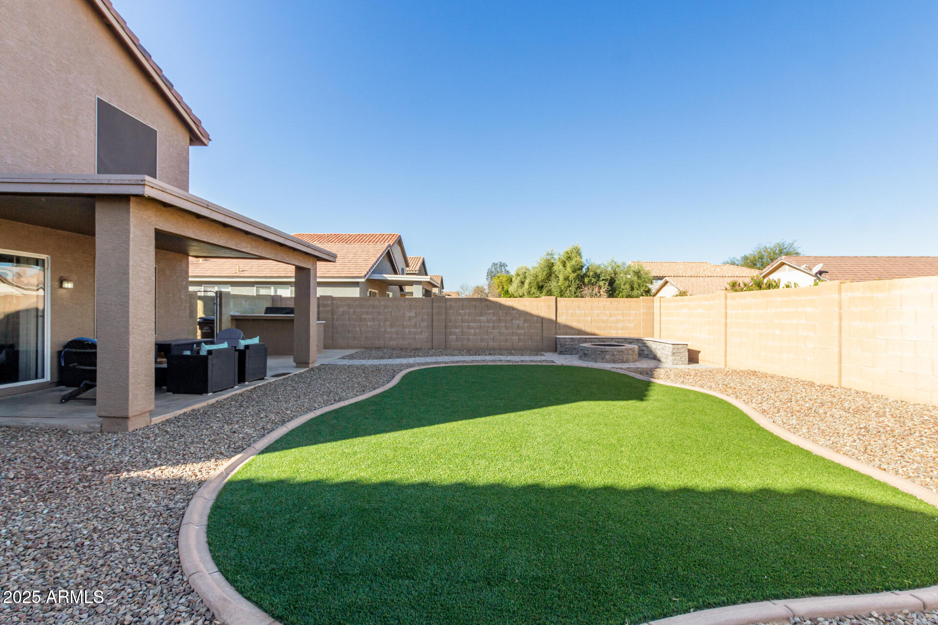 1154 E DESERT HOLLY Drive