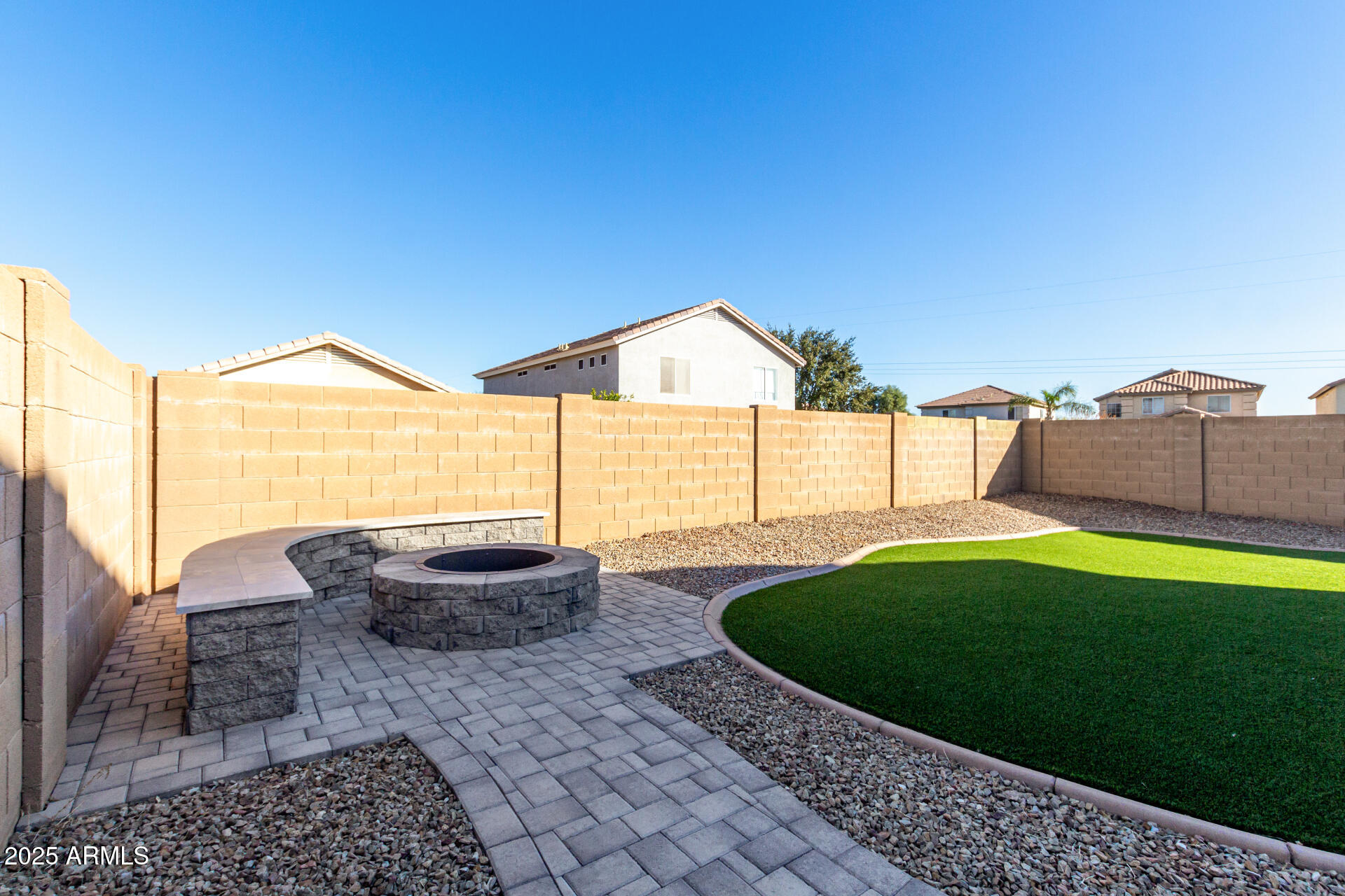 1154 E DESERT HOLLY Drive