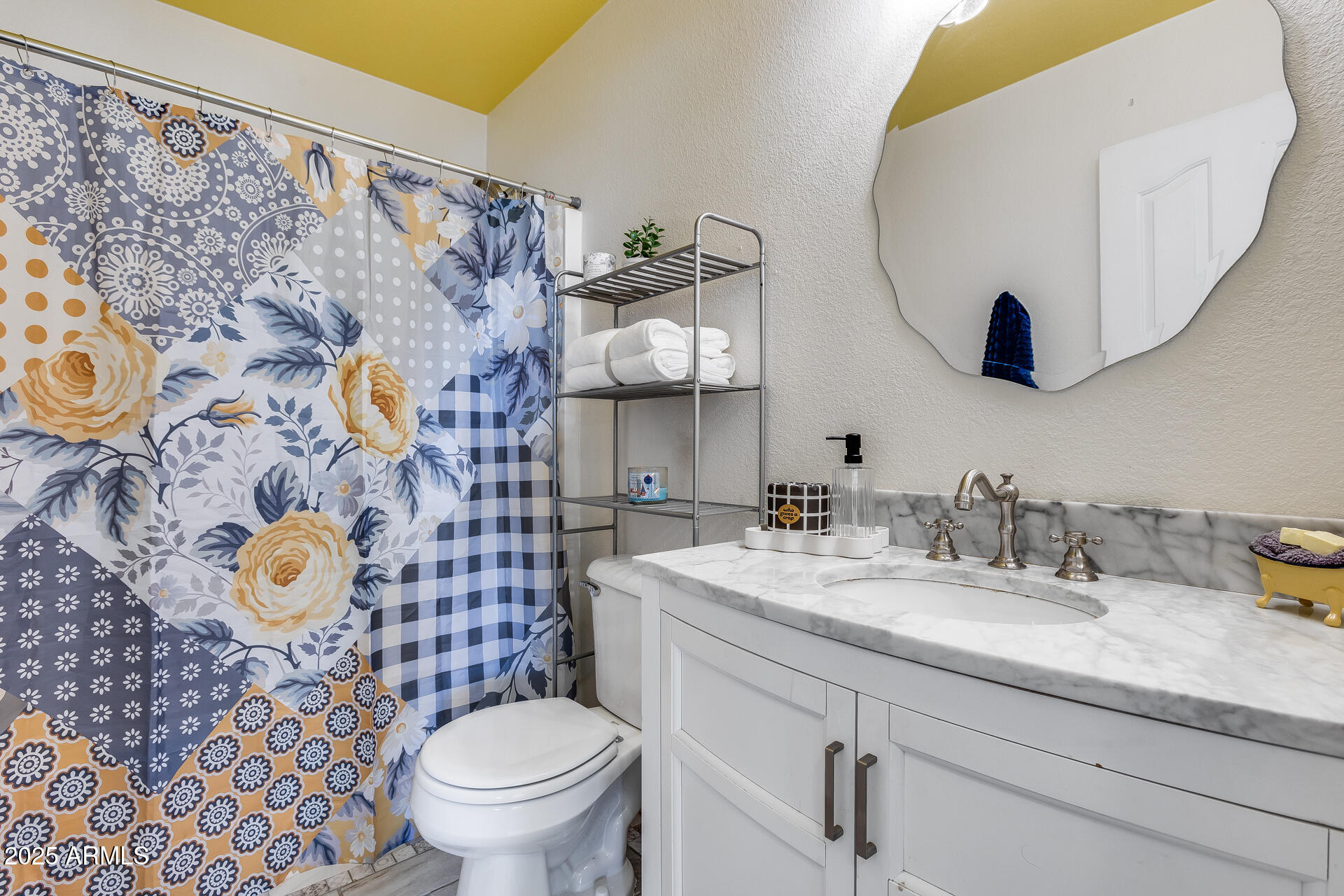 3215 W MOLLY Lane