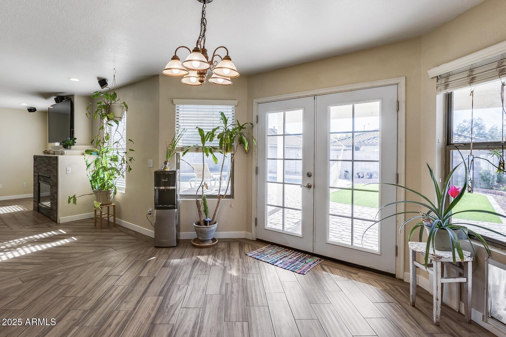3215 W MOLLY Lane