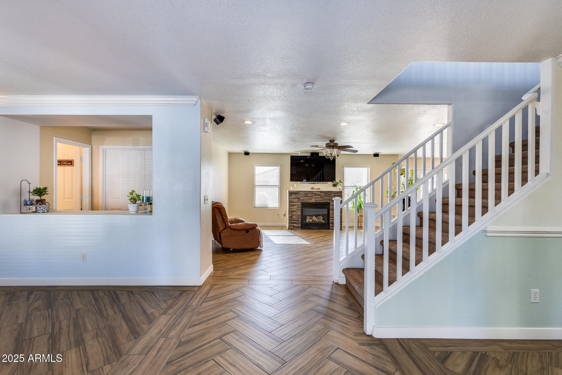 3215 W MOLLY Lane