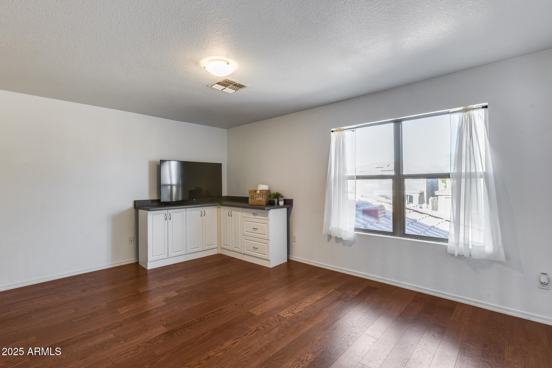 3215 W MOLLY Lane