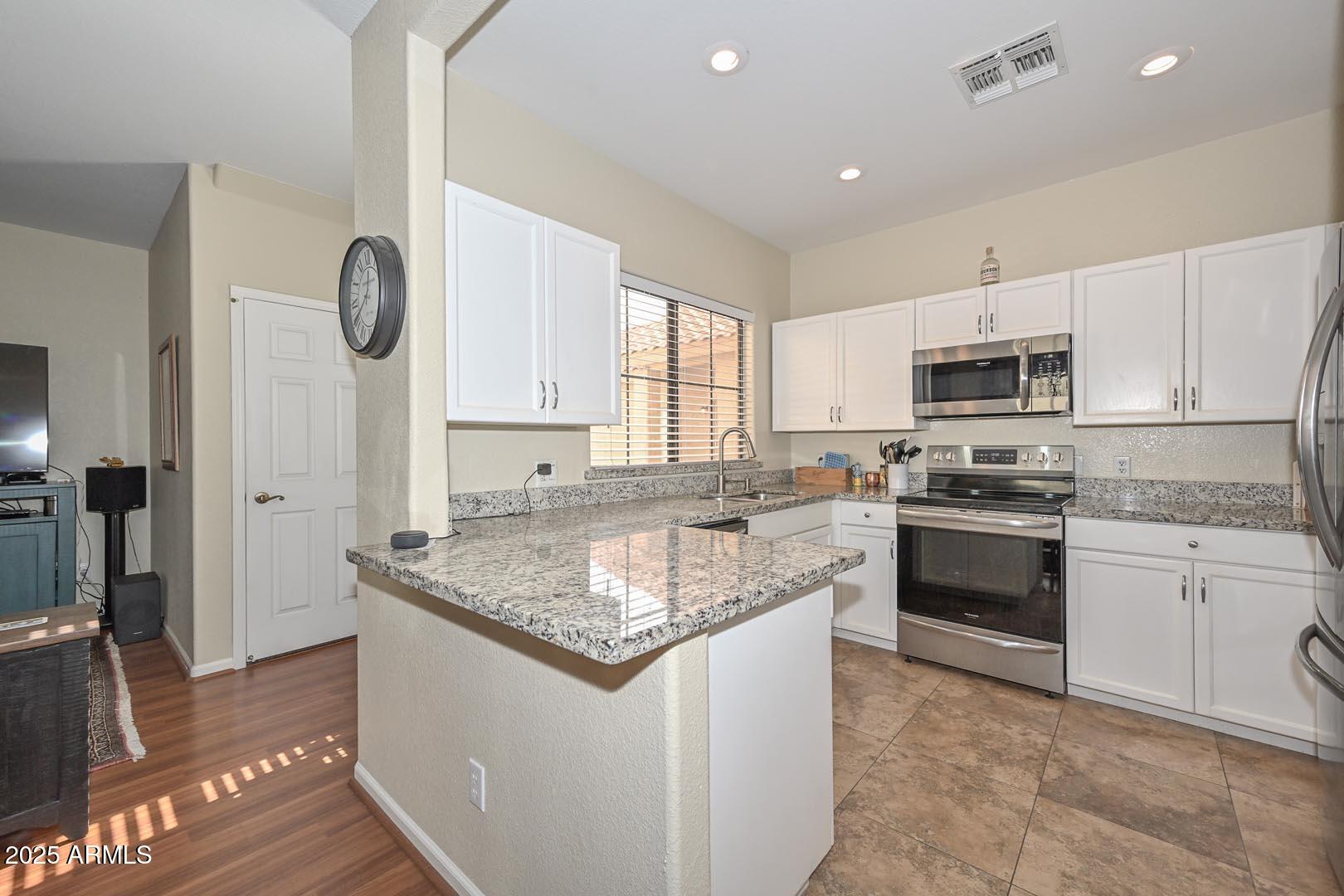 1001 N PASADENA, 128