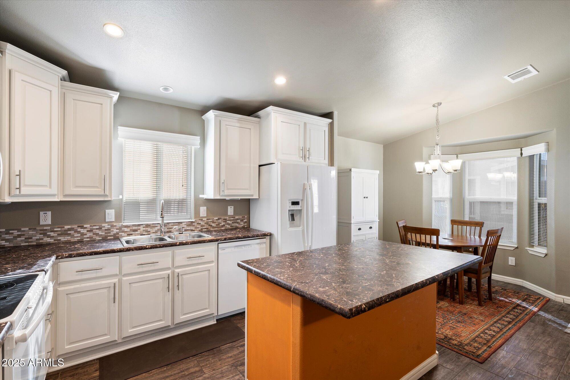 650 N Hawes Road, 3510