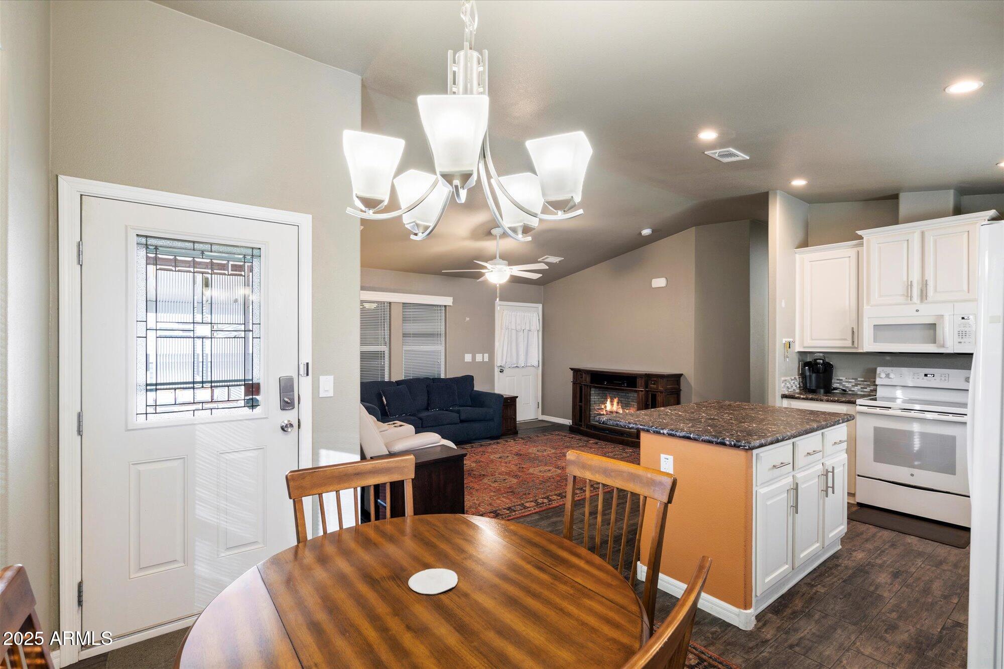650 N Hawes Road, 3510