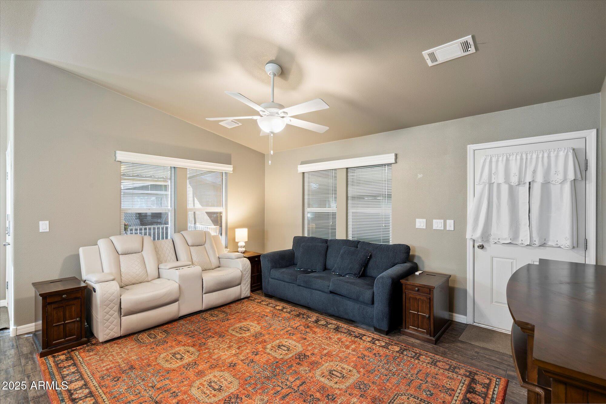 650 N Hawes Road, 3510