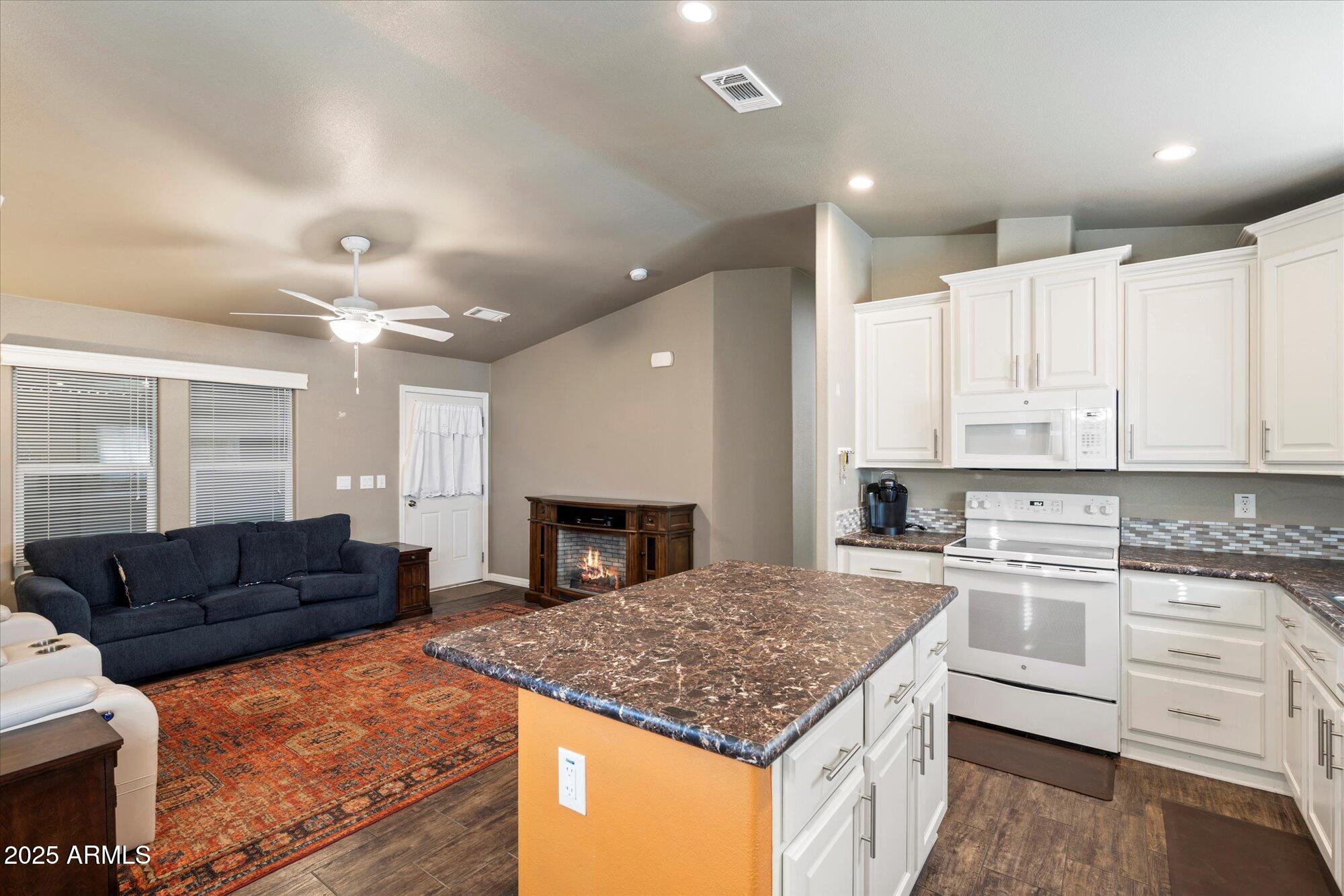 650 N Hawes Road, 3510