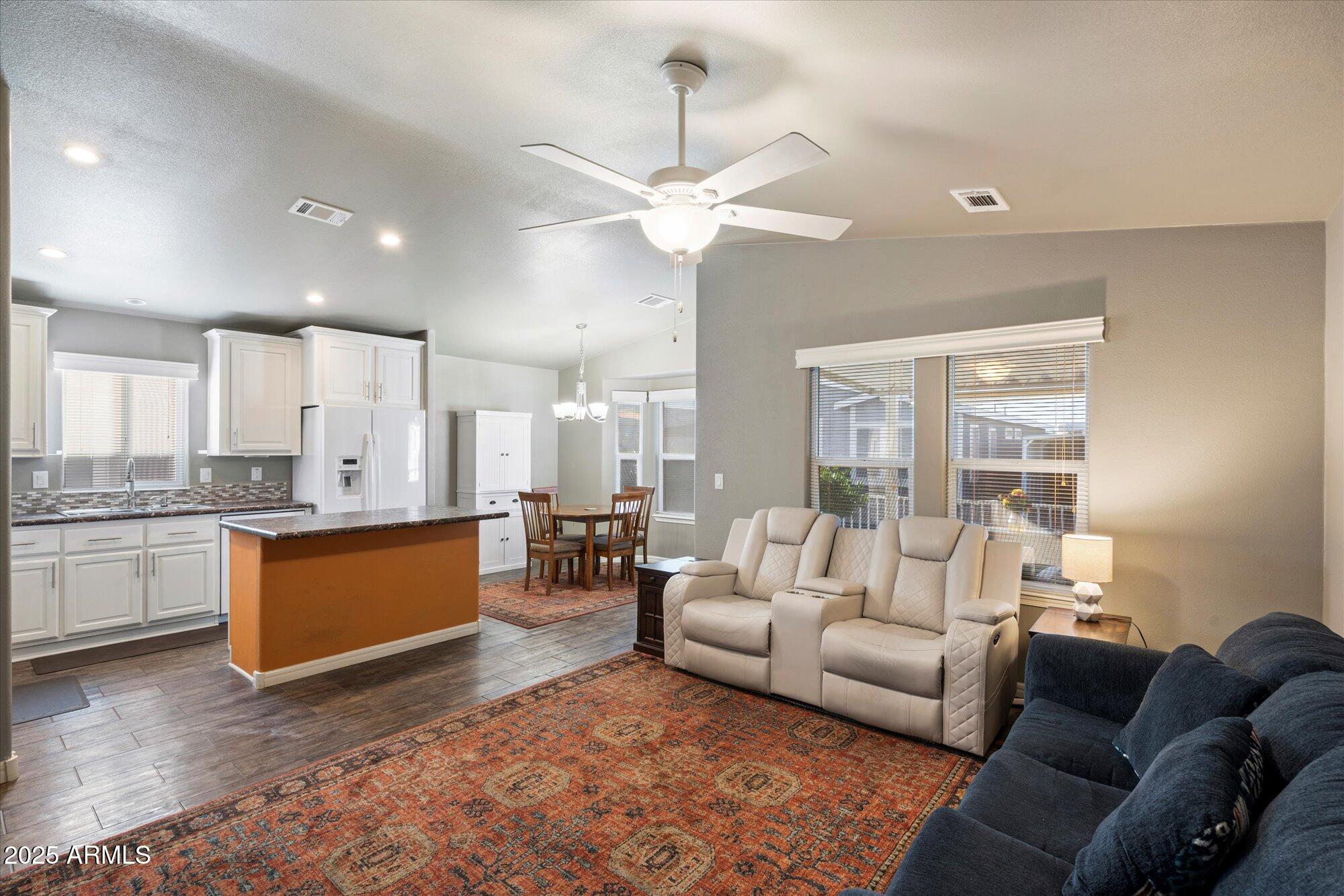 650 N Hawes Road, 3510