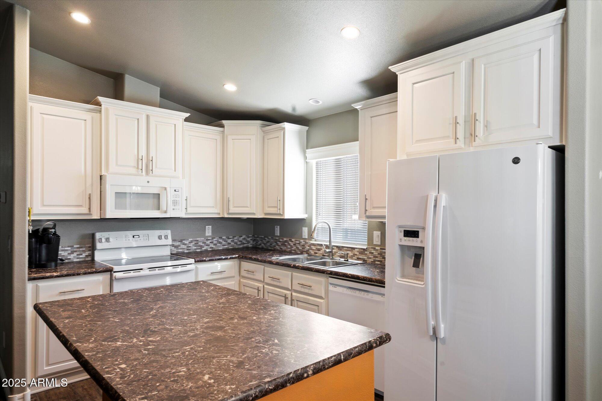 650 N Hawes Road, 3510