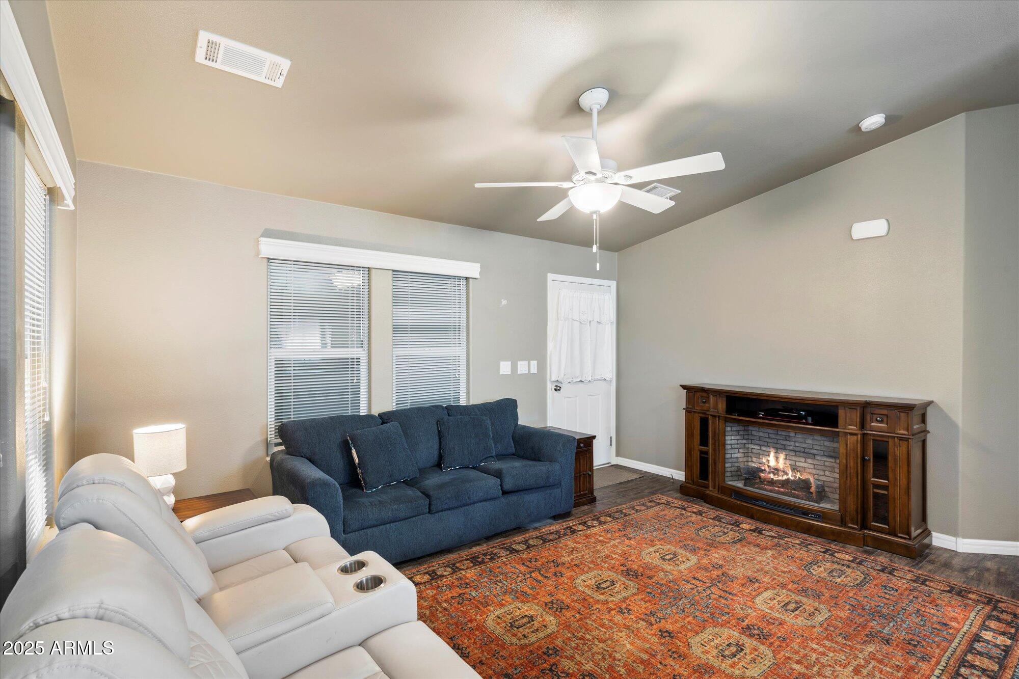 650 N Hawes Road, 3510