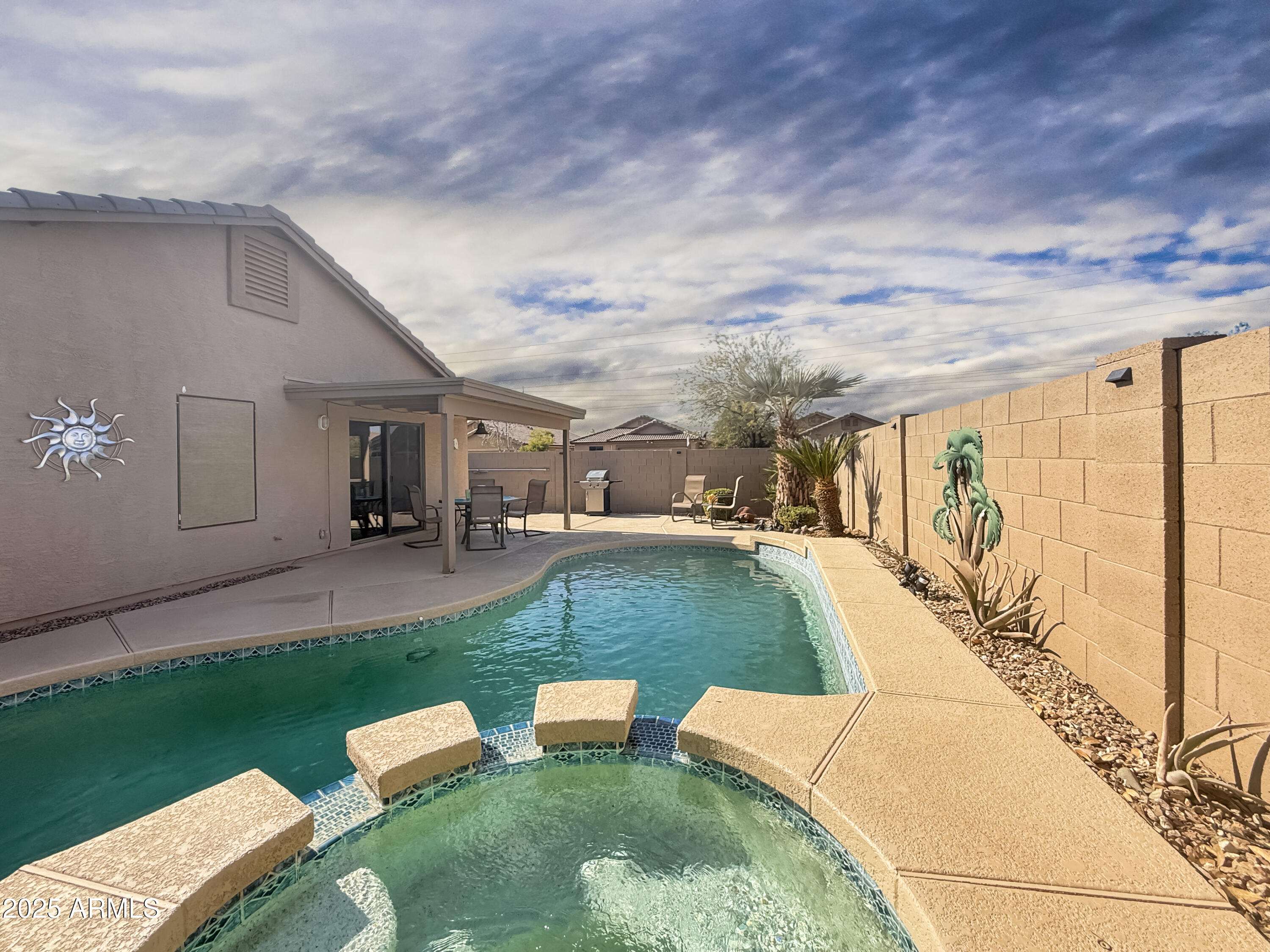 11422 W PINEHOLLOW Drive