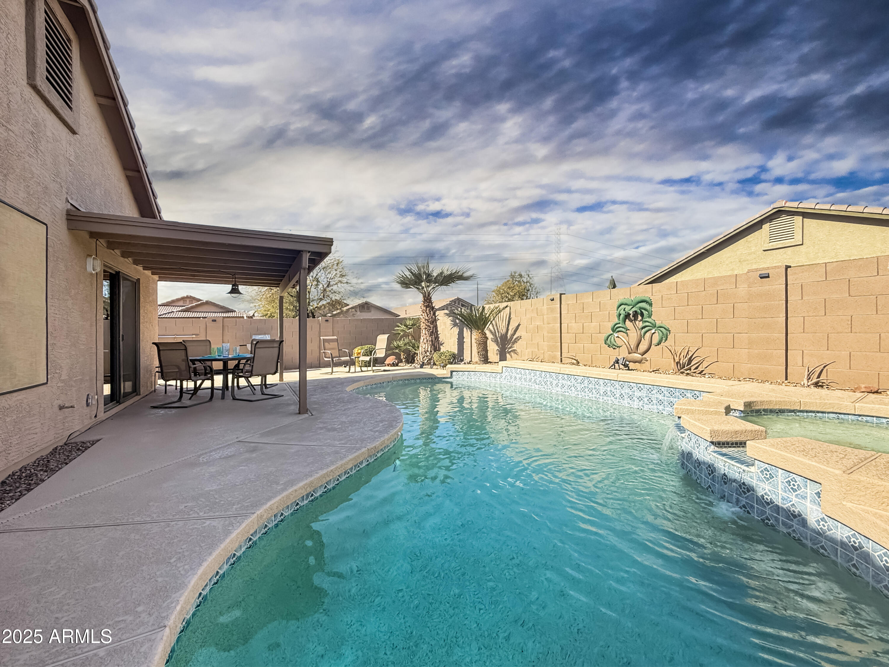 11422 W PINEHOLLOW Drive