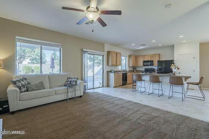 2910 W WILLIAM Lane