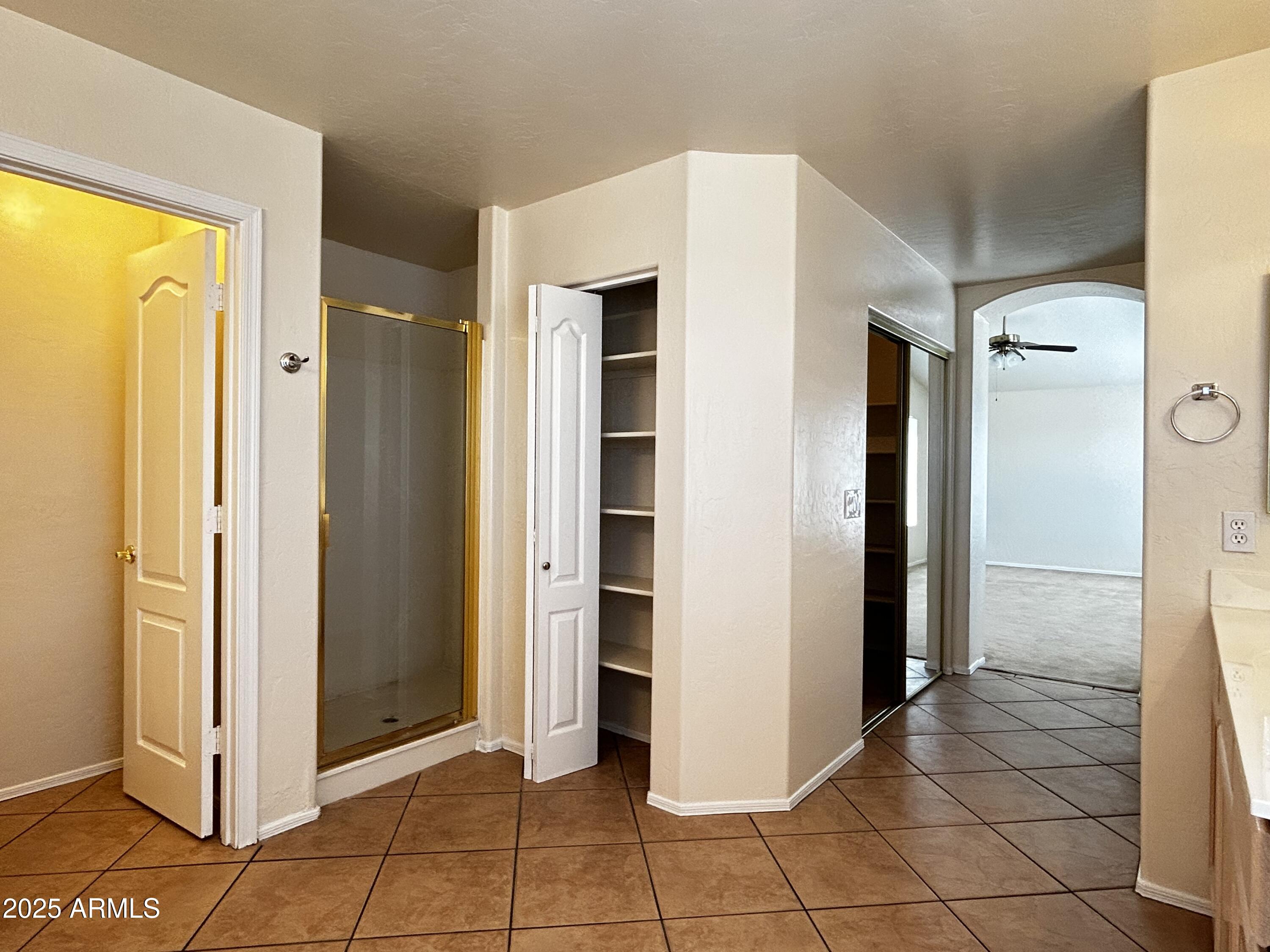 1835 W LEAH Lane