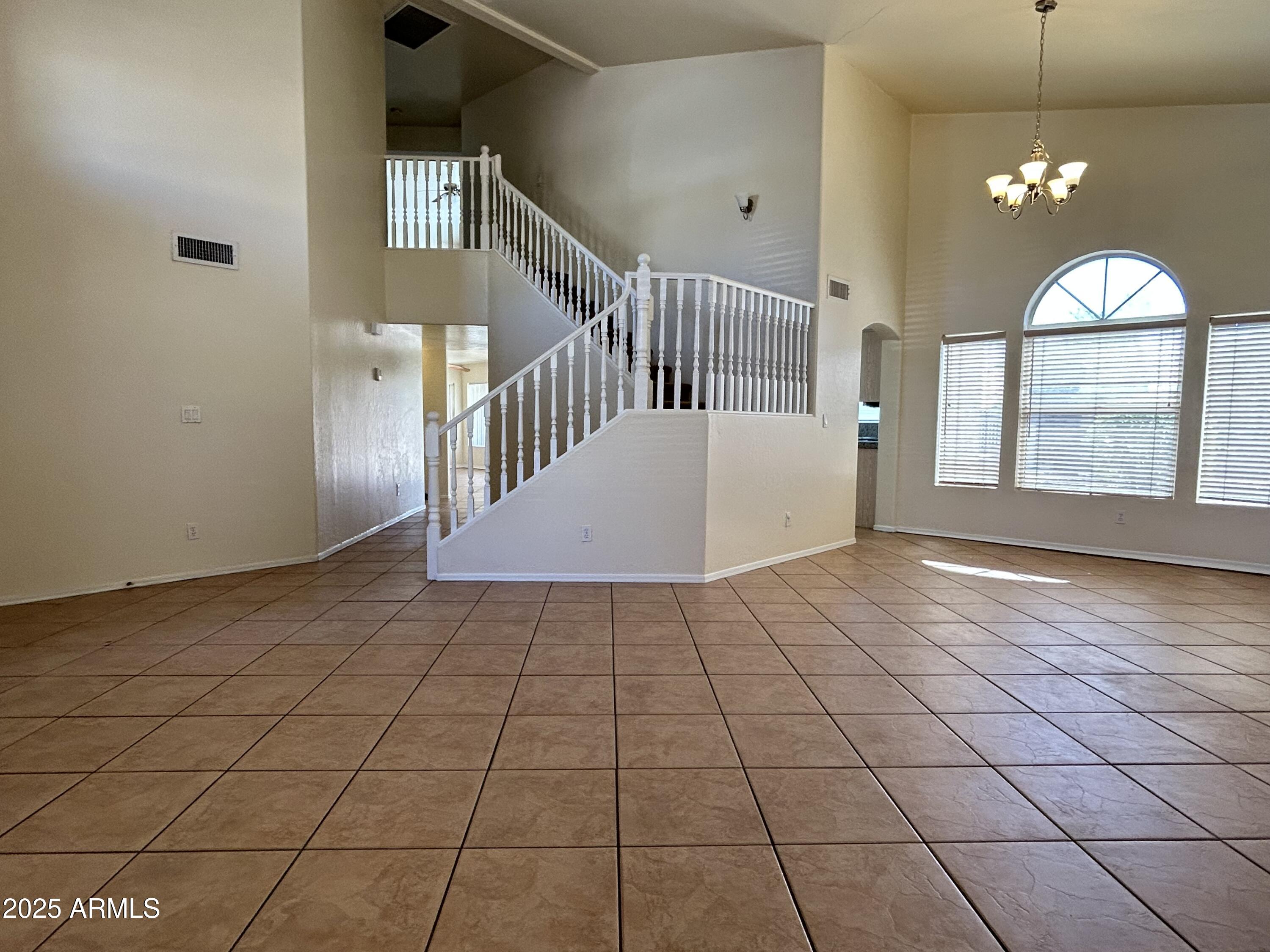 1835 W LEAH Lane
