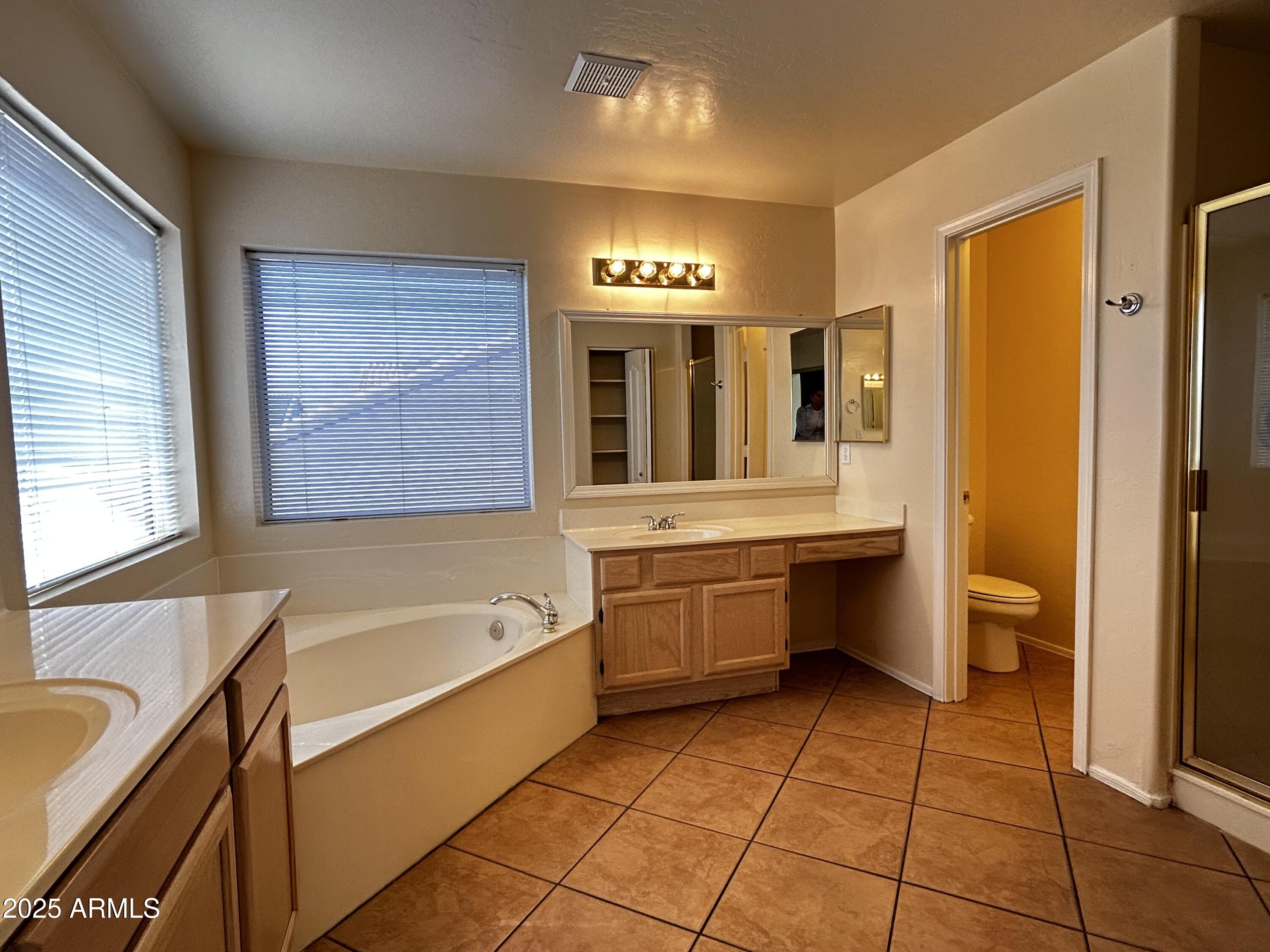 1835 W LEAH Lane