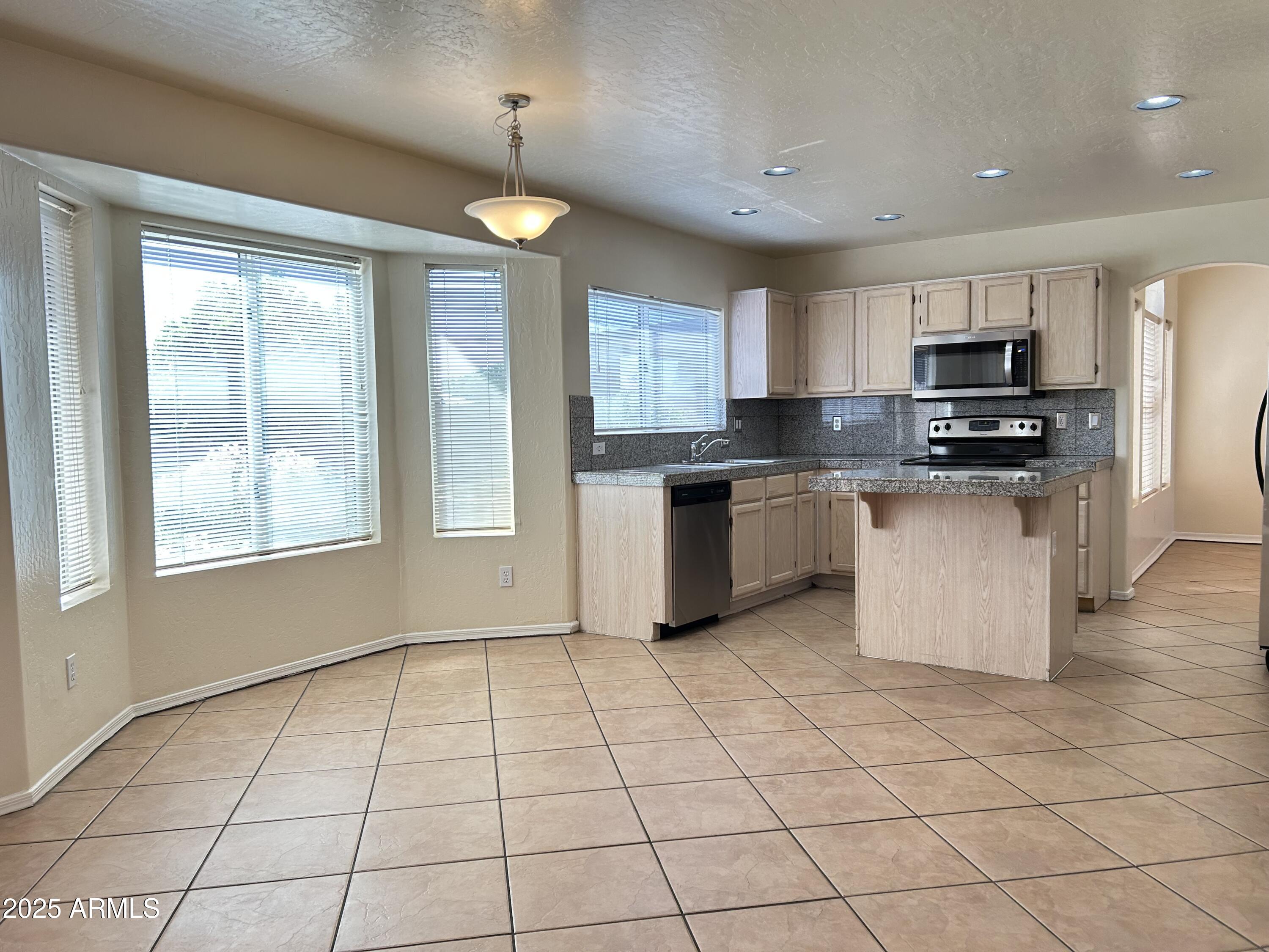 1835 W LEAH Lane