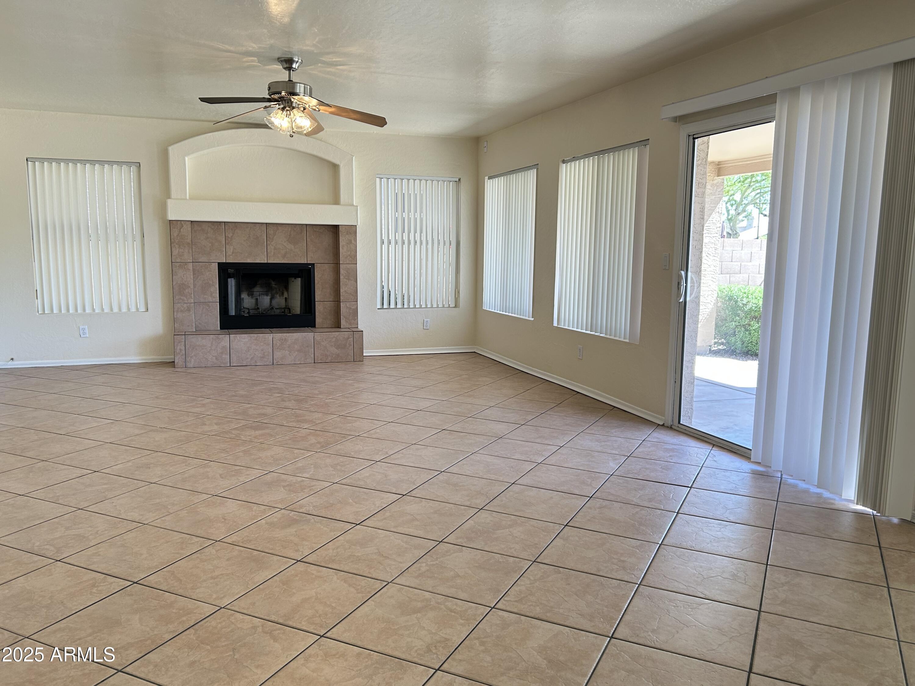 1835 W LEAH Lane