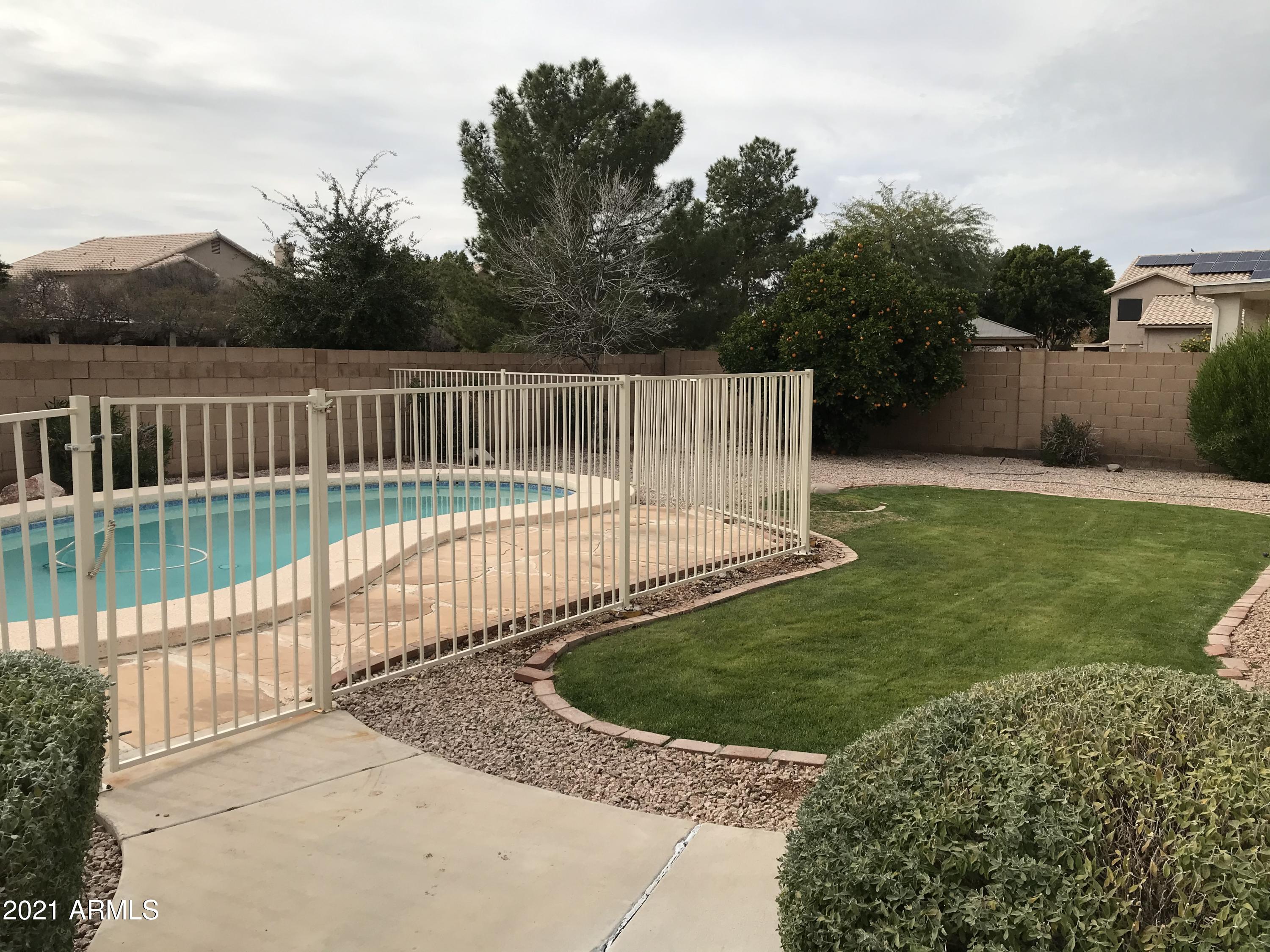 1835 W LEAH Lane