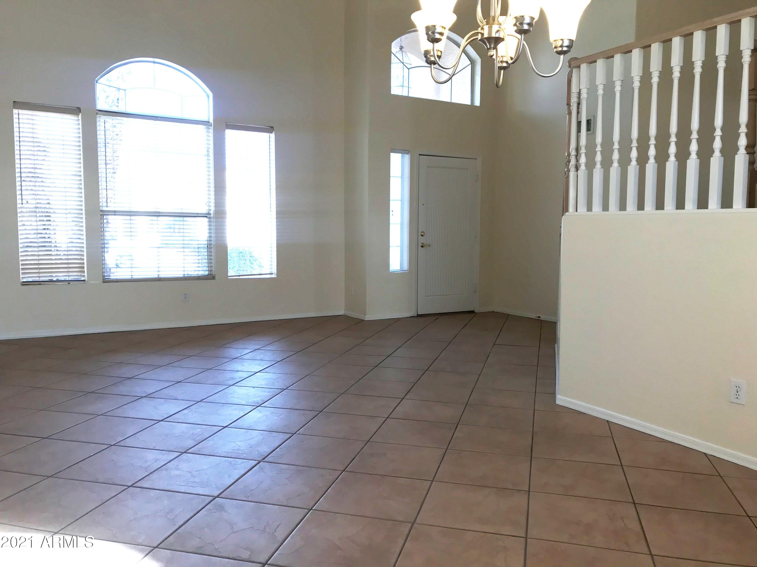 1835 W LEAH Lane