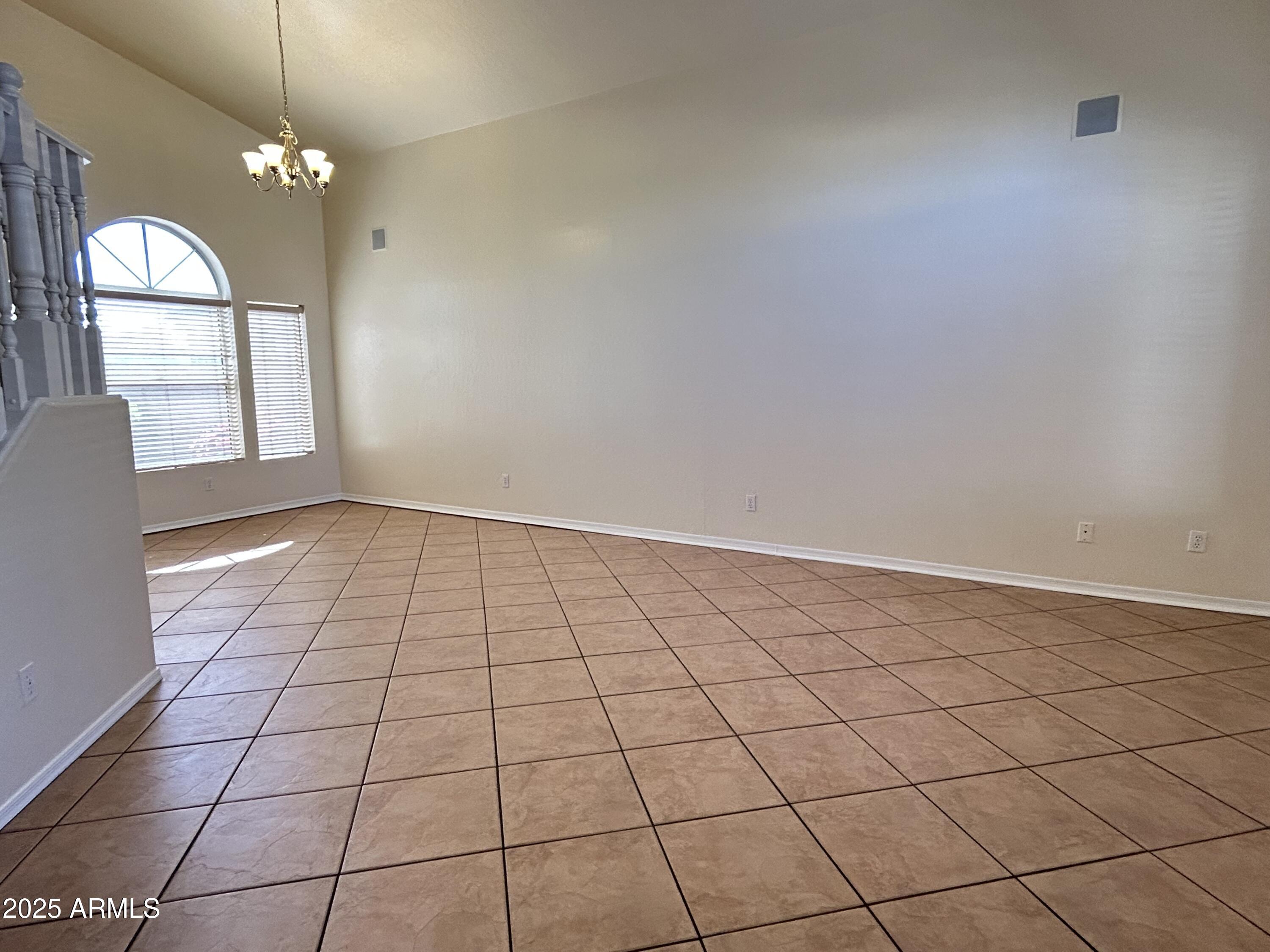1835 W LEAH Lane