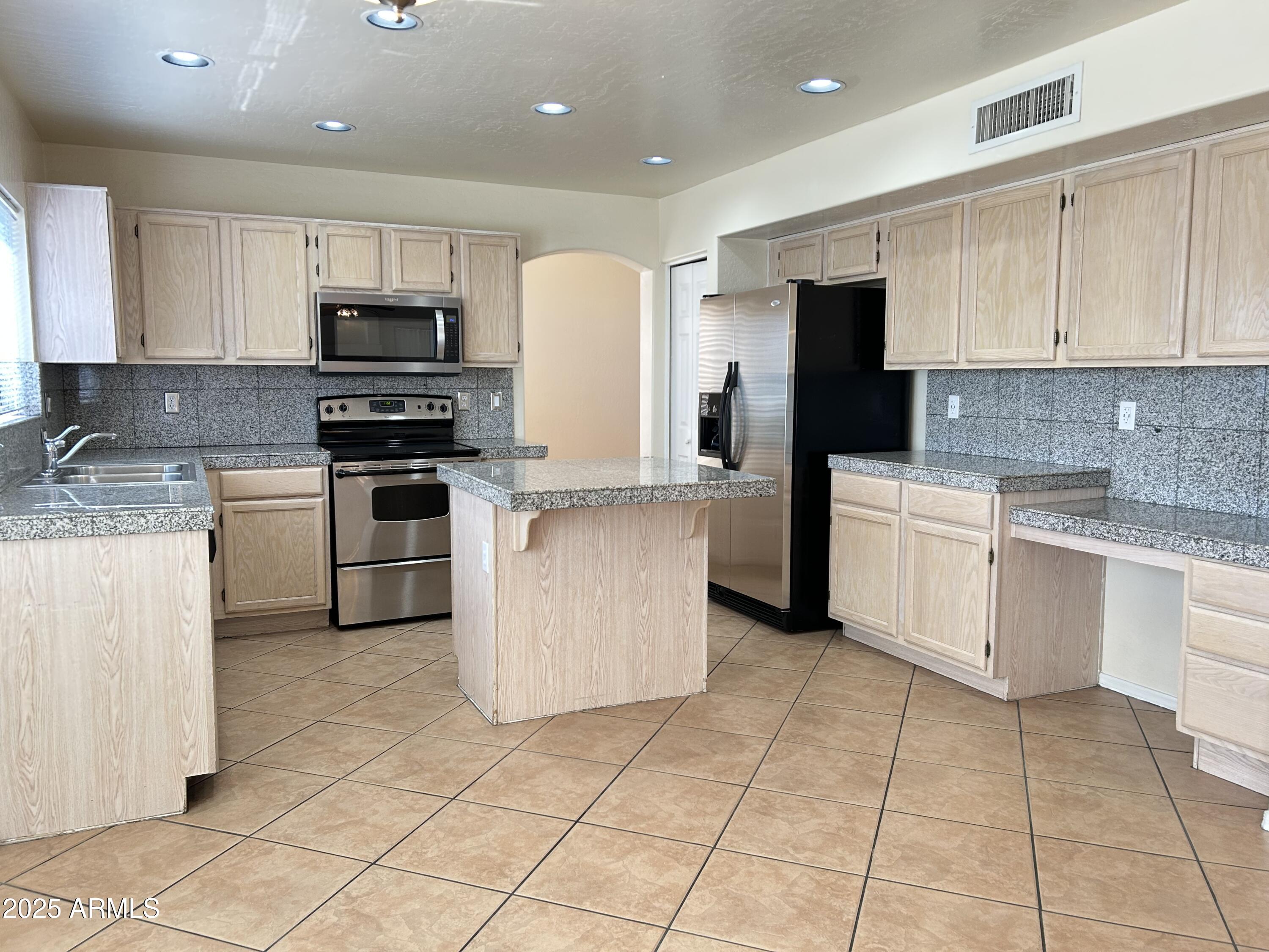 1835 W LEAH Lane