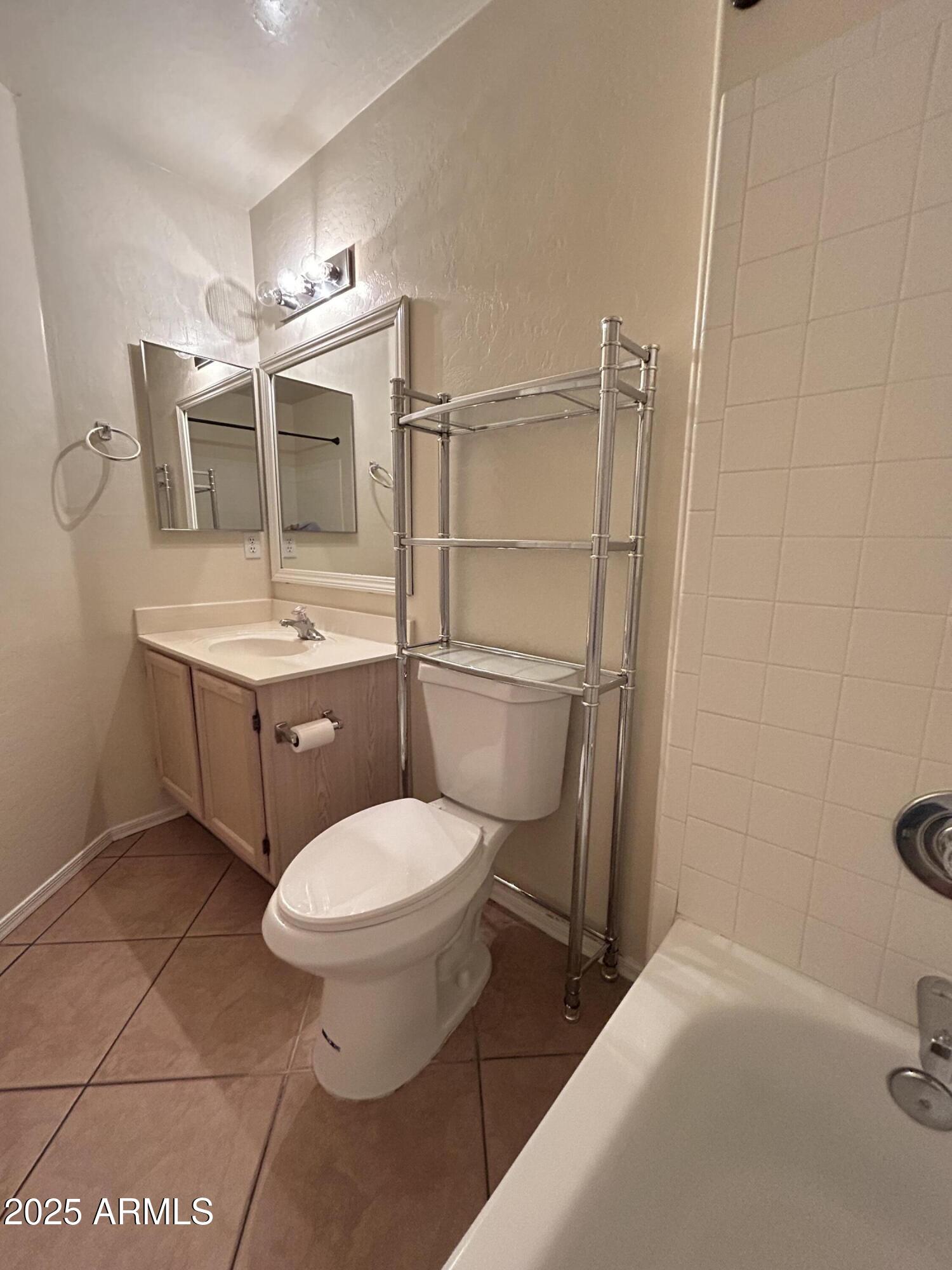 1835 W LEAH Lane