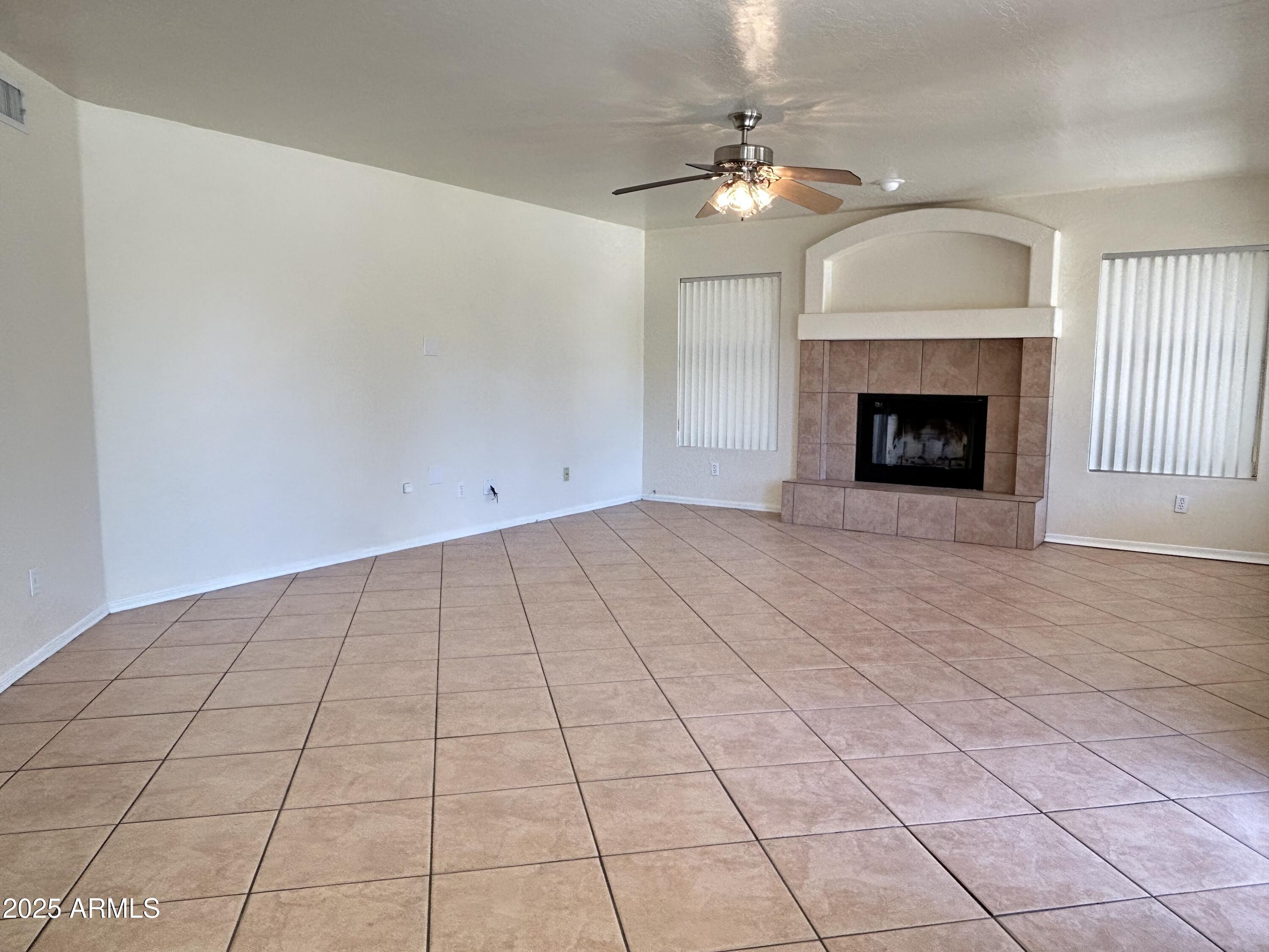 1835 W LEAH Lane