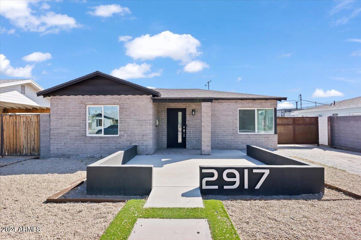 2917 N 8TH Avenue