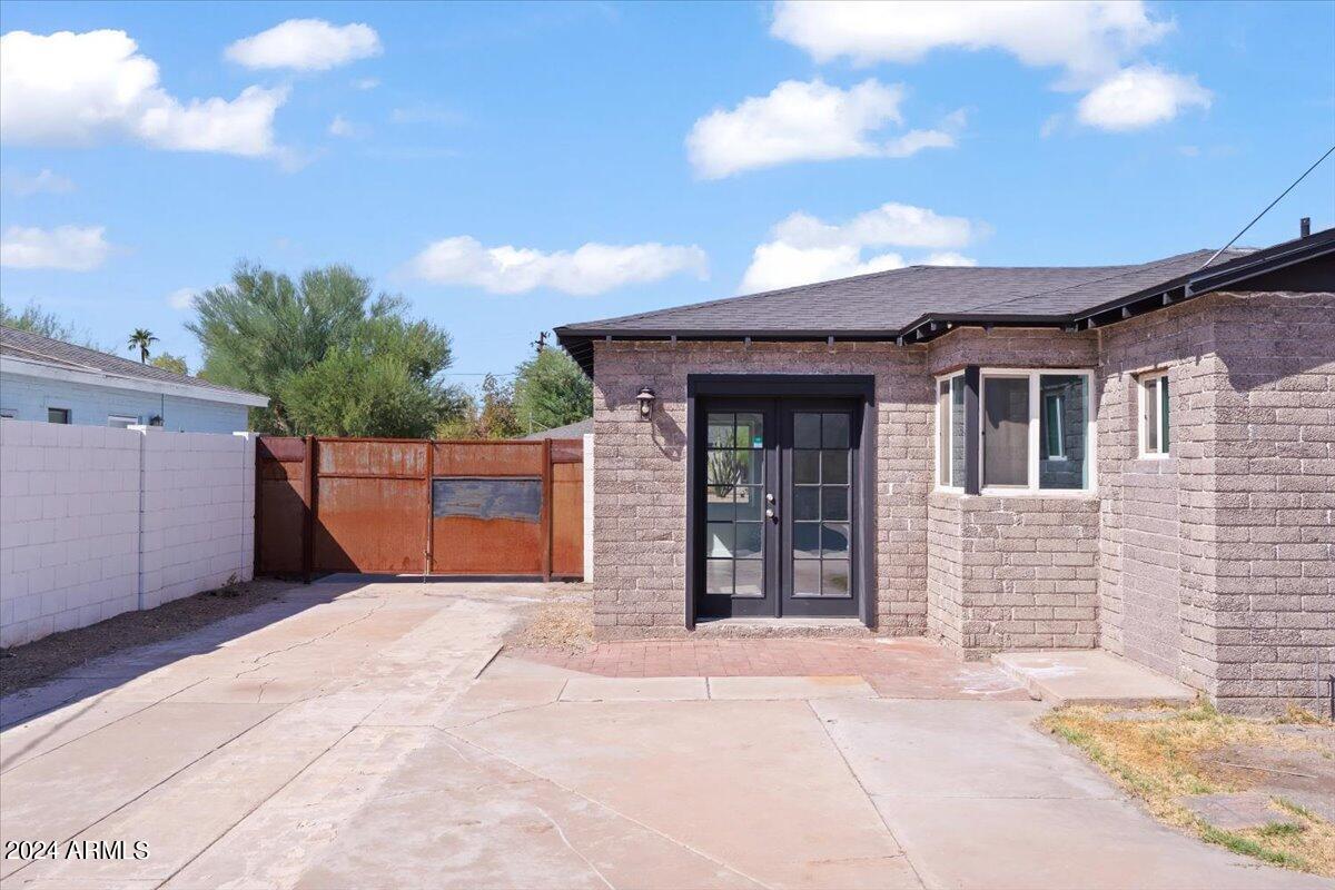 2917 N 8TH Avenue