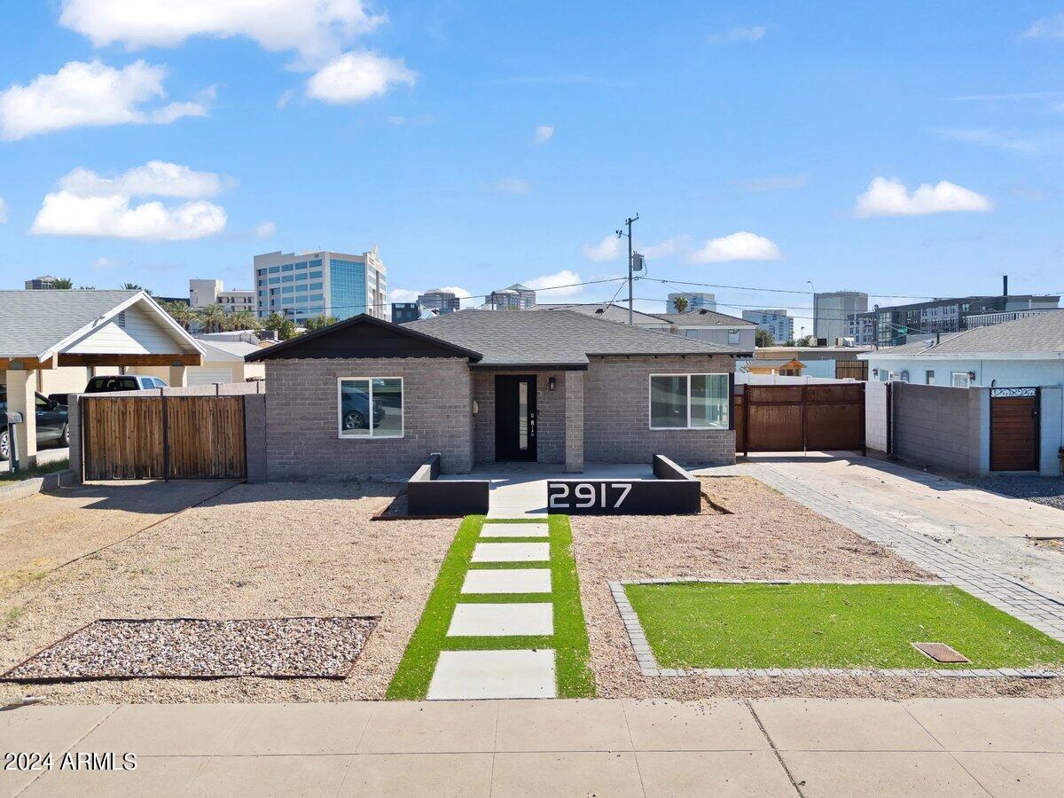 2917 N 8TH Avenue
