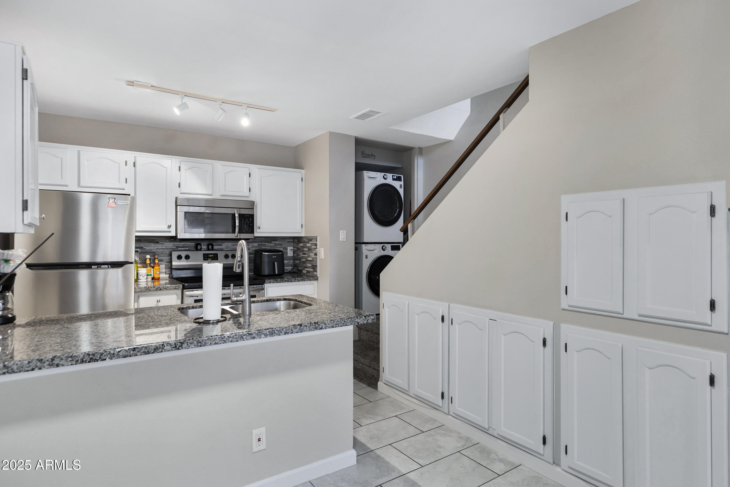 625 S Westwood, 102