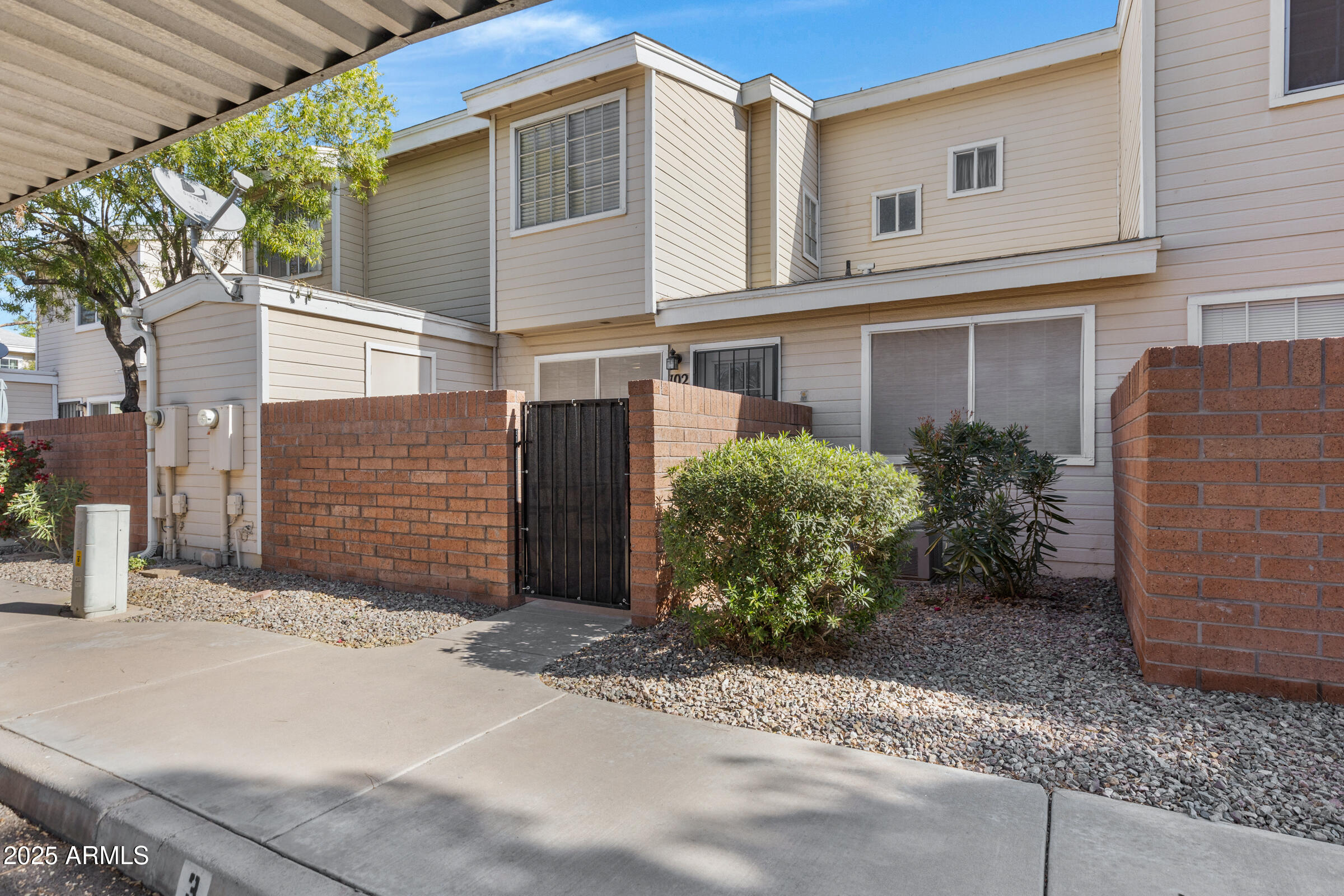 625 S Westwood, 102