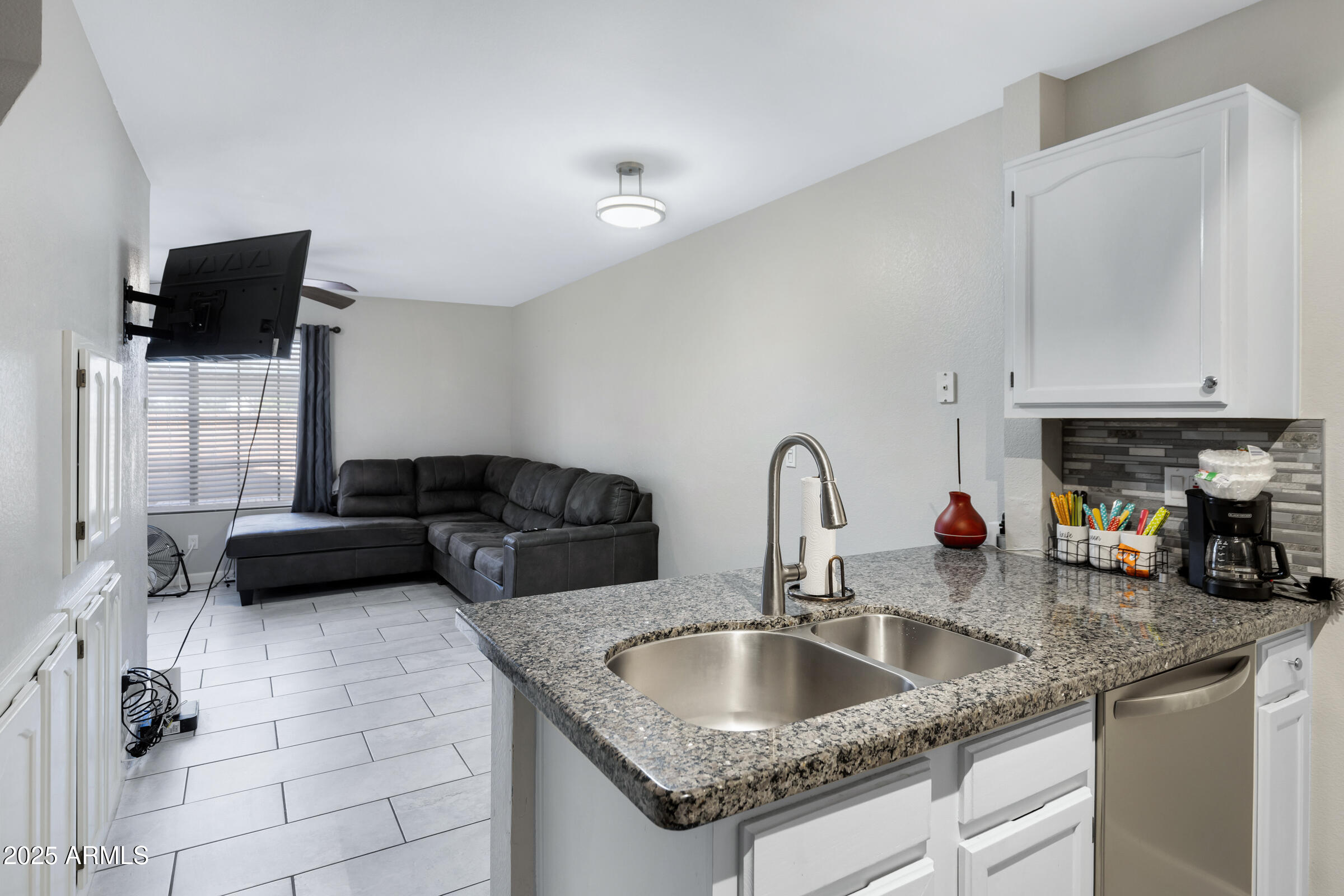 625 S Westwood, 102