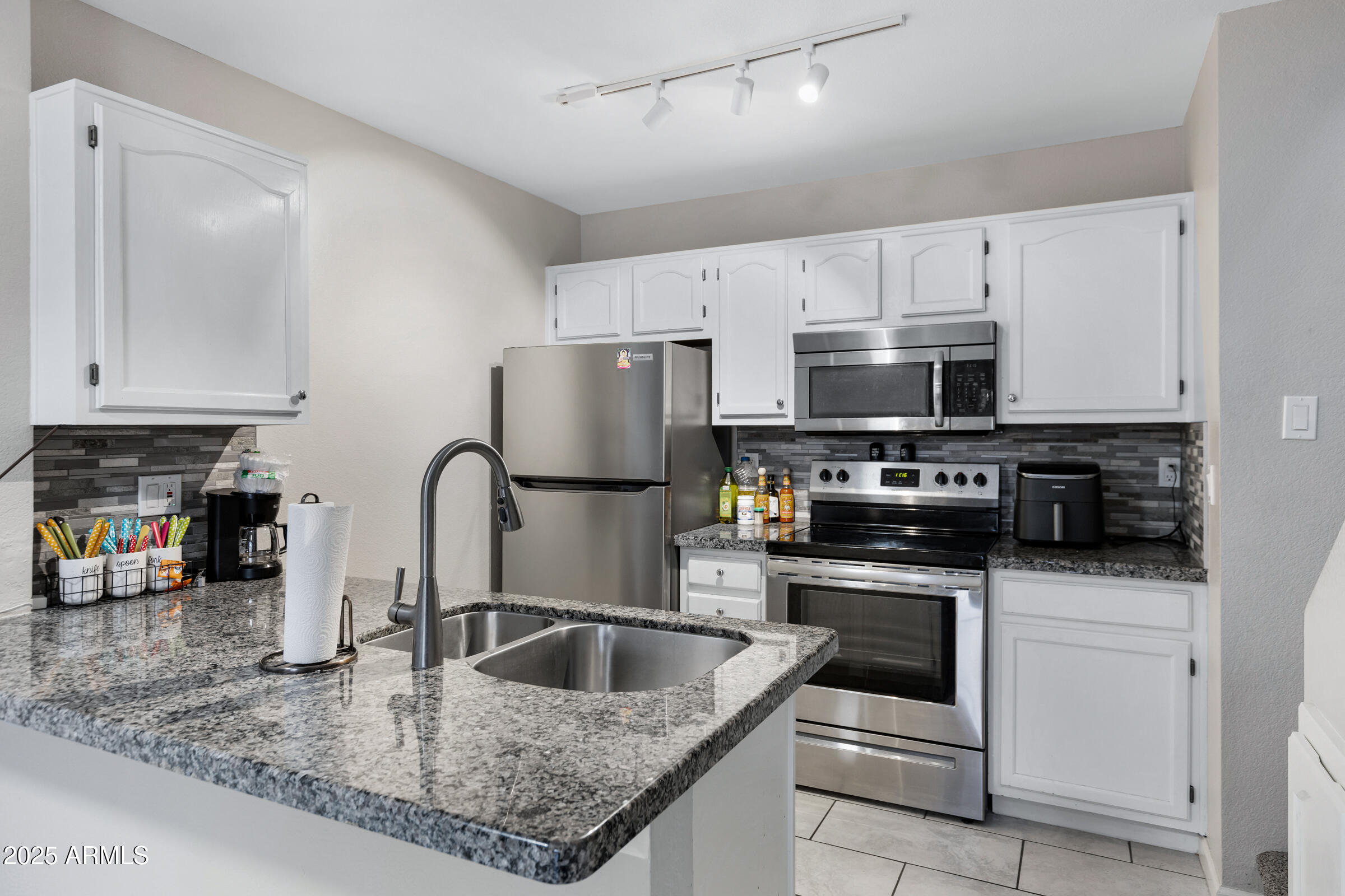 625 S Westwood, 102