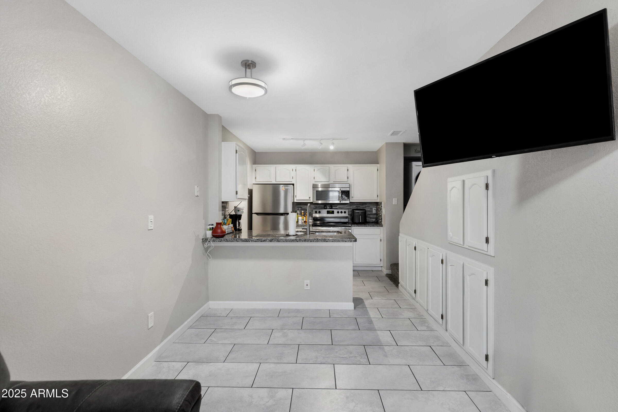 625 S Westwood, 102