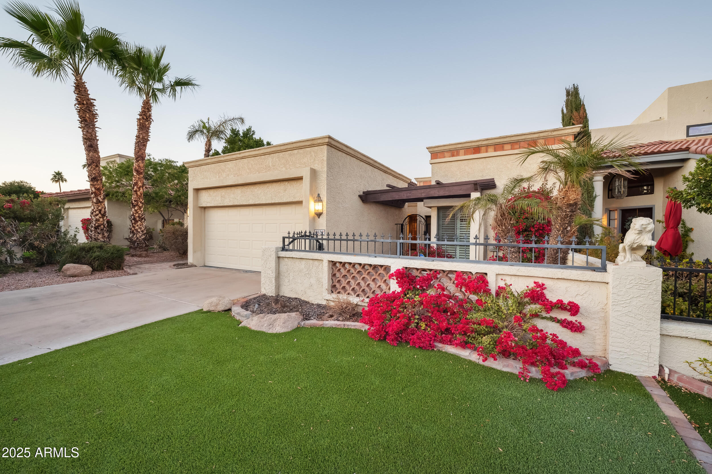 4636 E MONTE Way