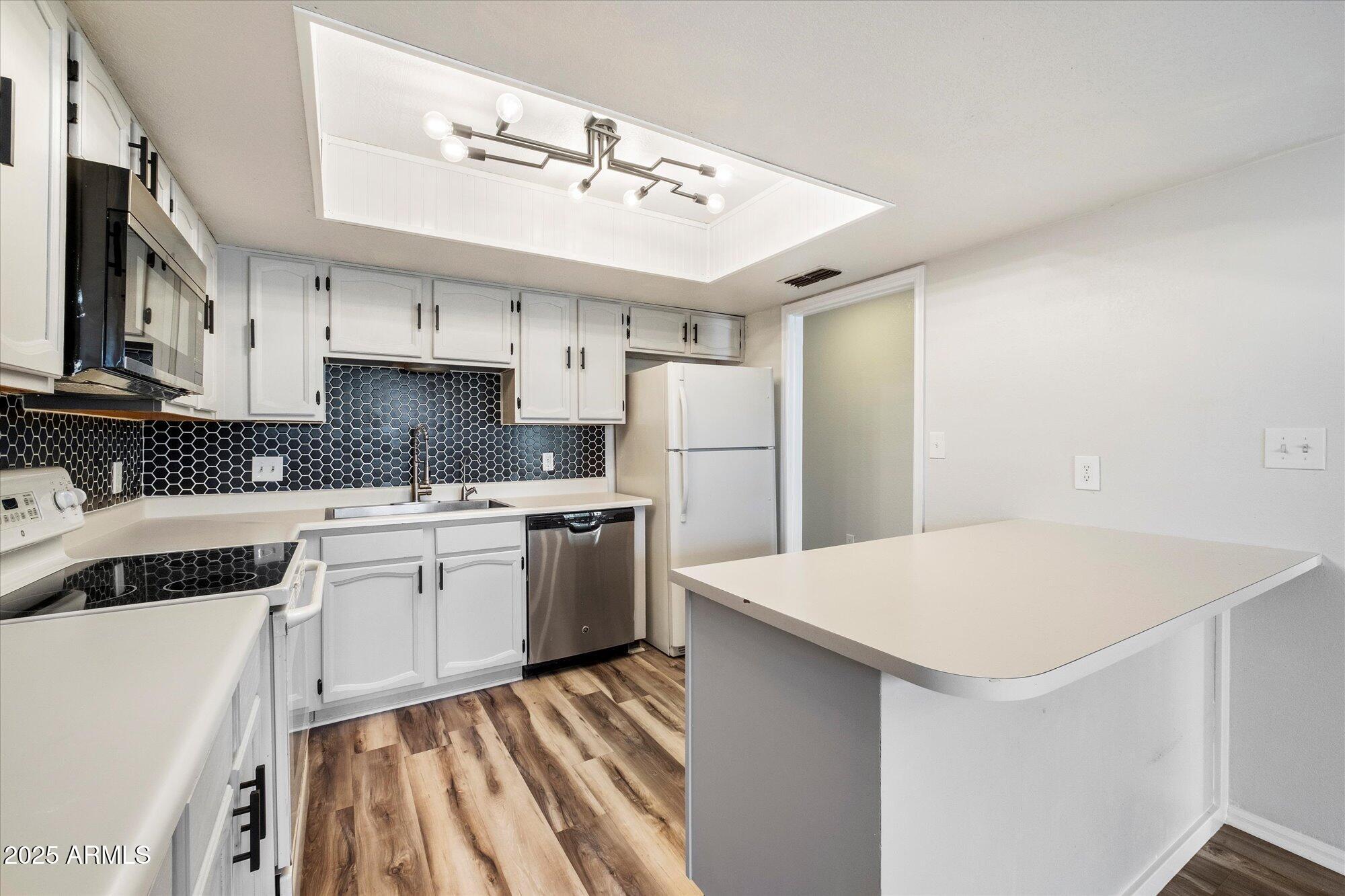8344 N 21ST Drive # I105
