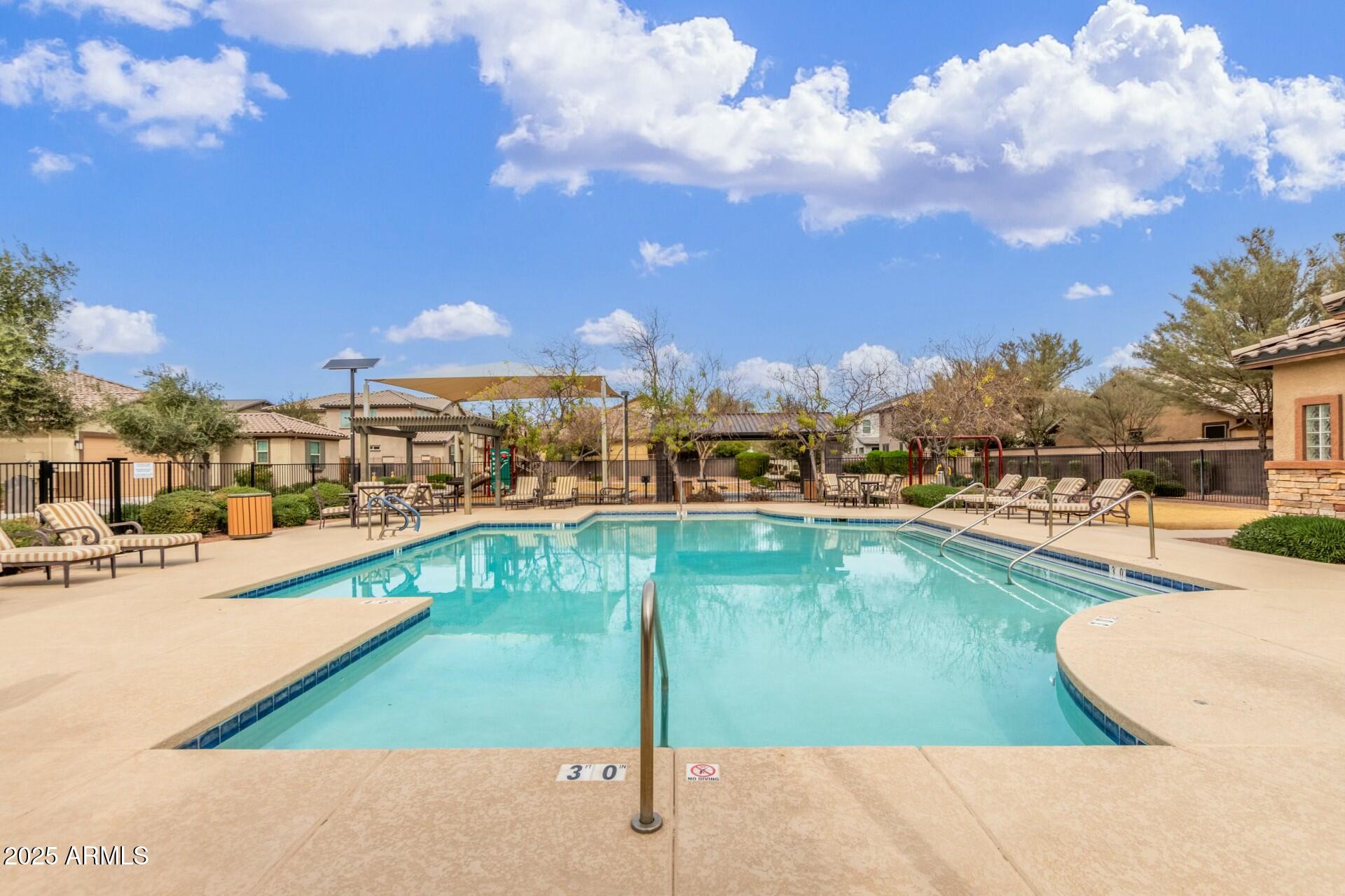 117 E ROADRUNNER Drive