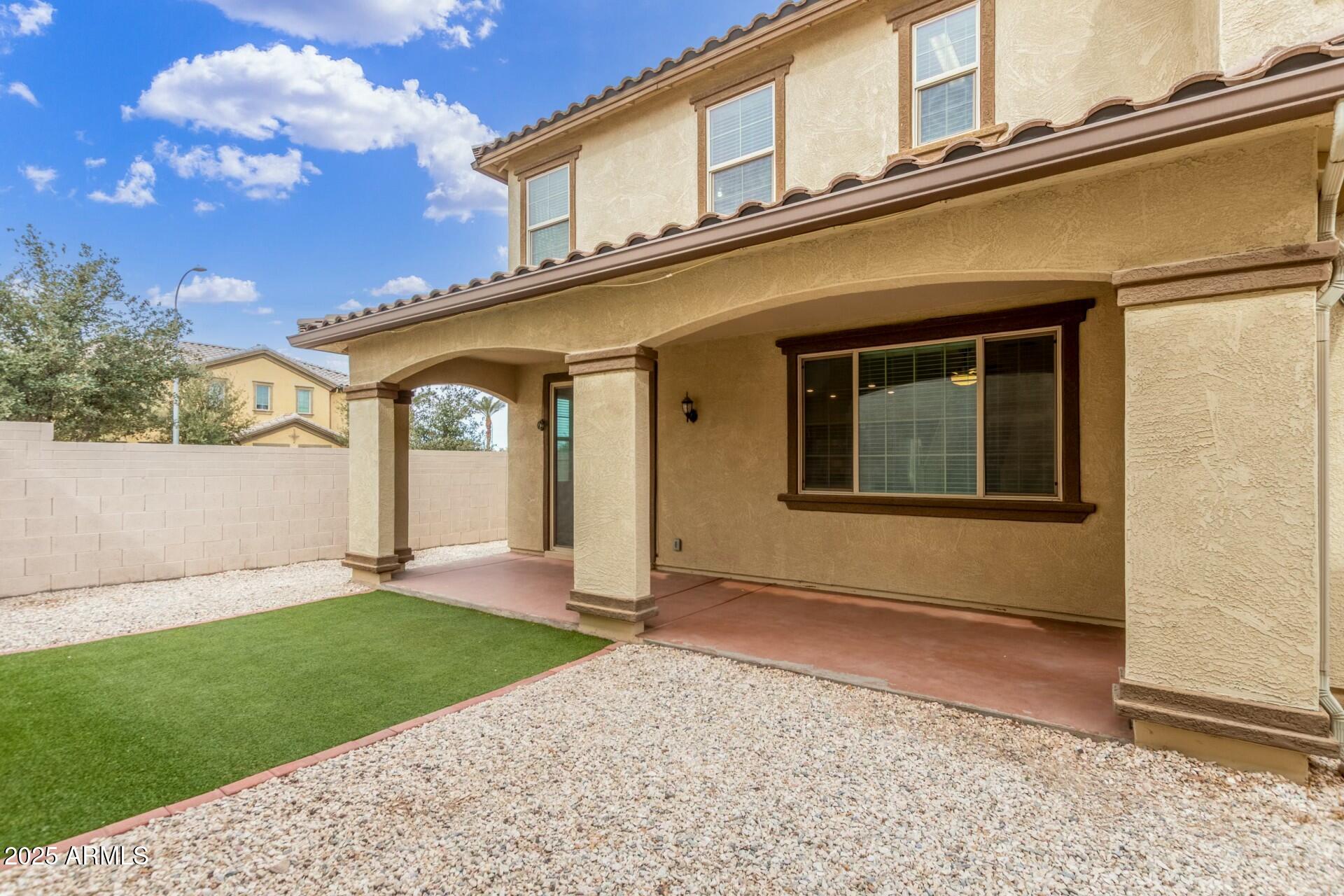 117 E ROADRUNNER Drive