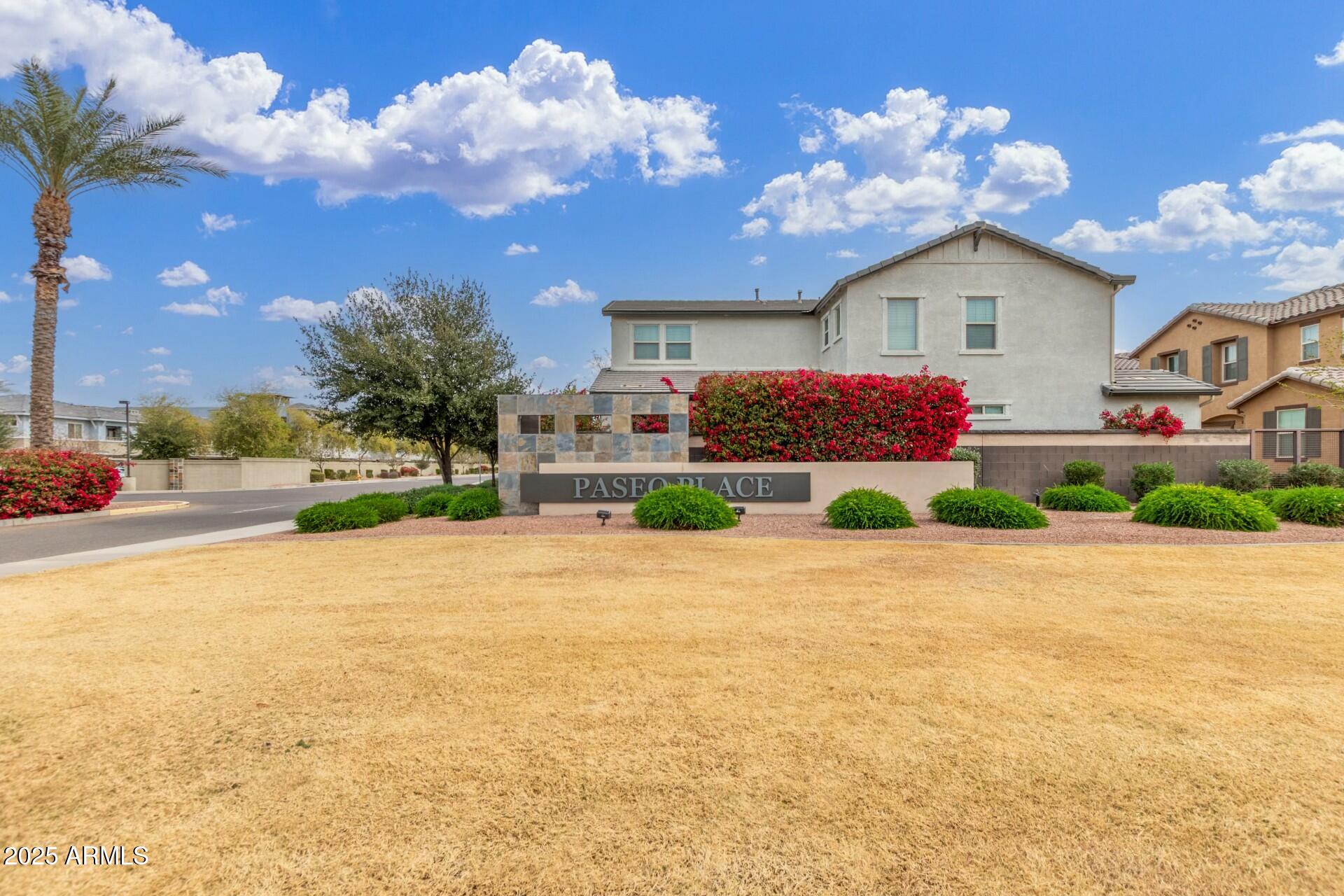 117 E ROADRUNNER Drive
