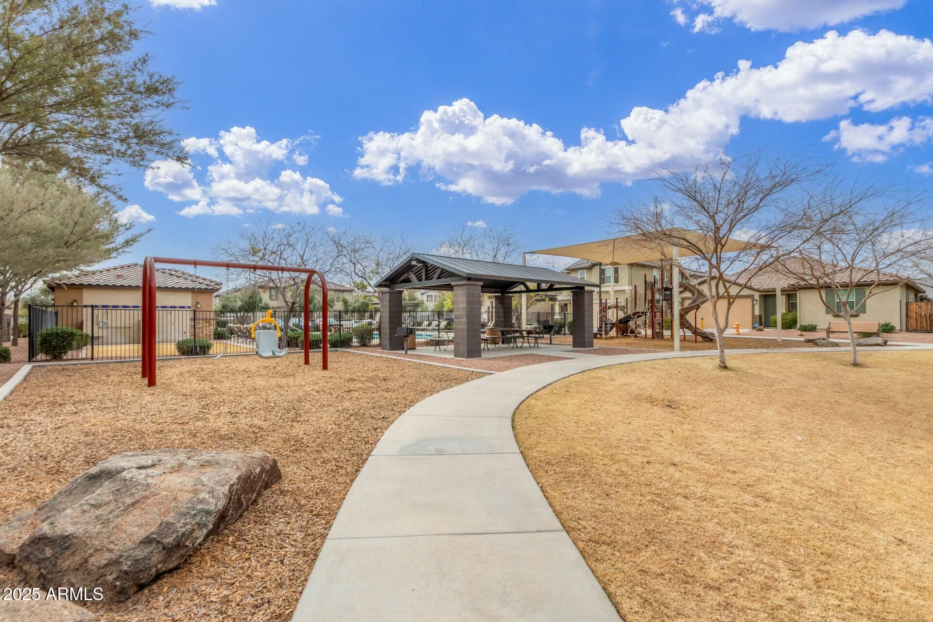 117 E ROADRUNNER Drive