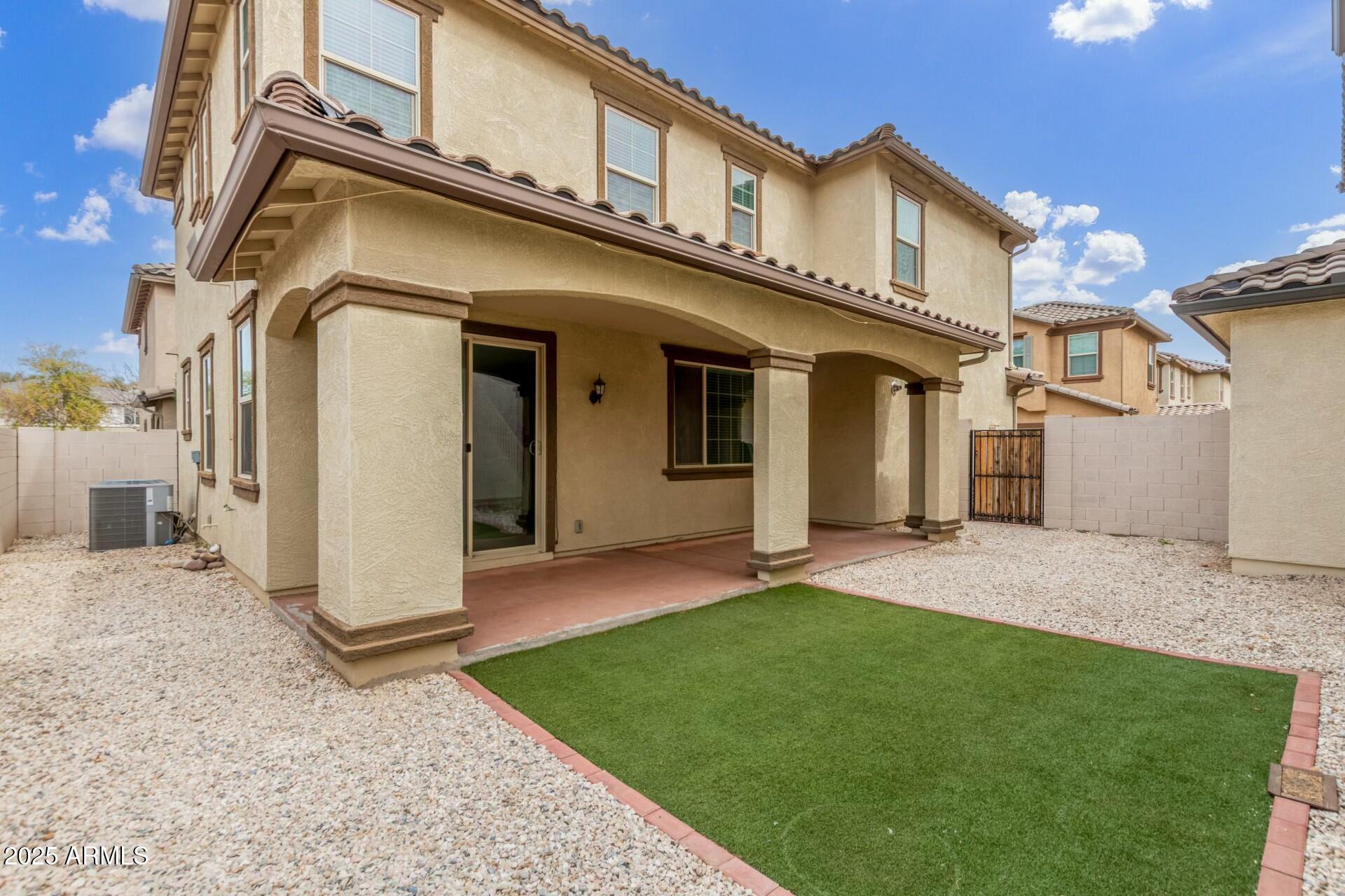 117 E ROADRUNNER Drive