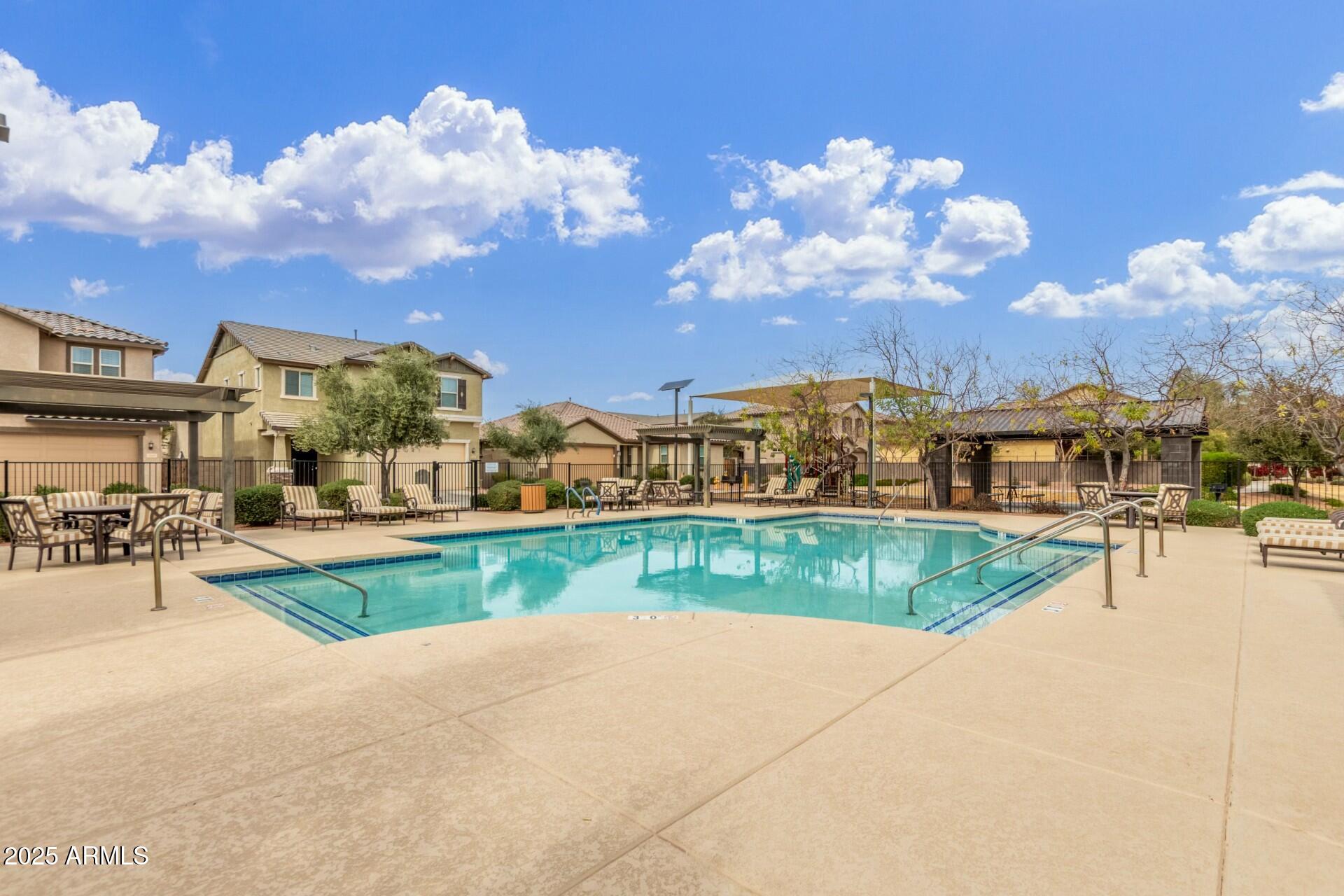 117 E ROADRUNNER Drive
