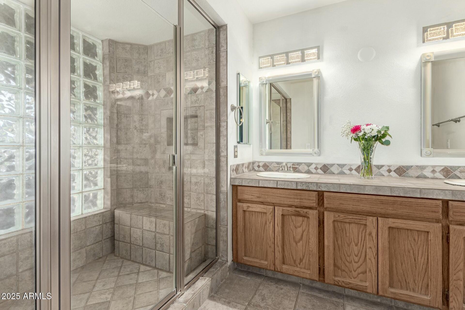 229 W LA VIEVE Lane
