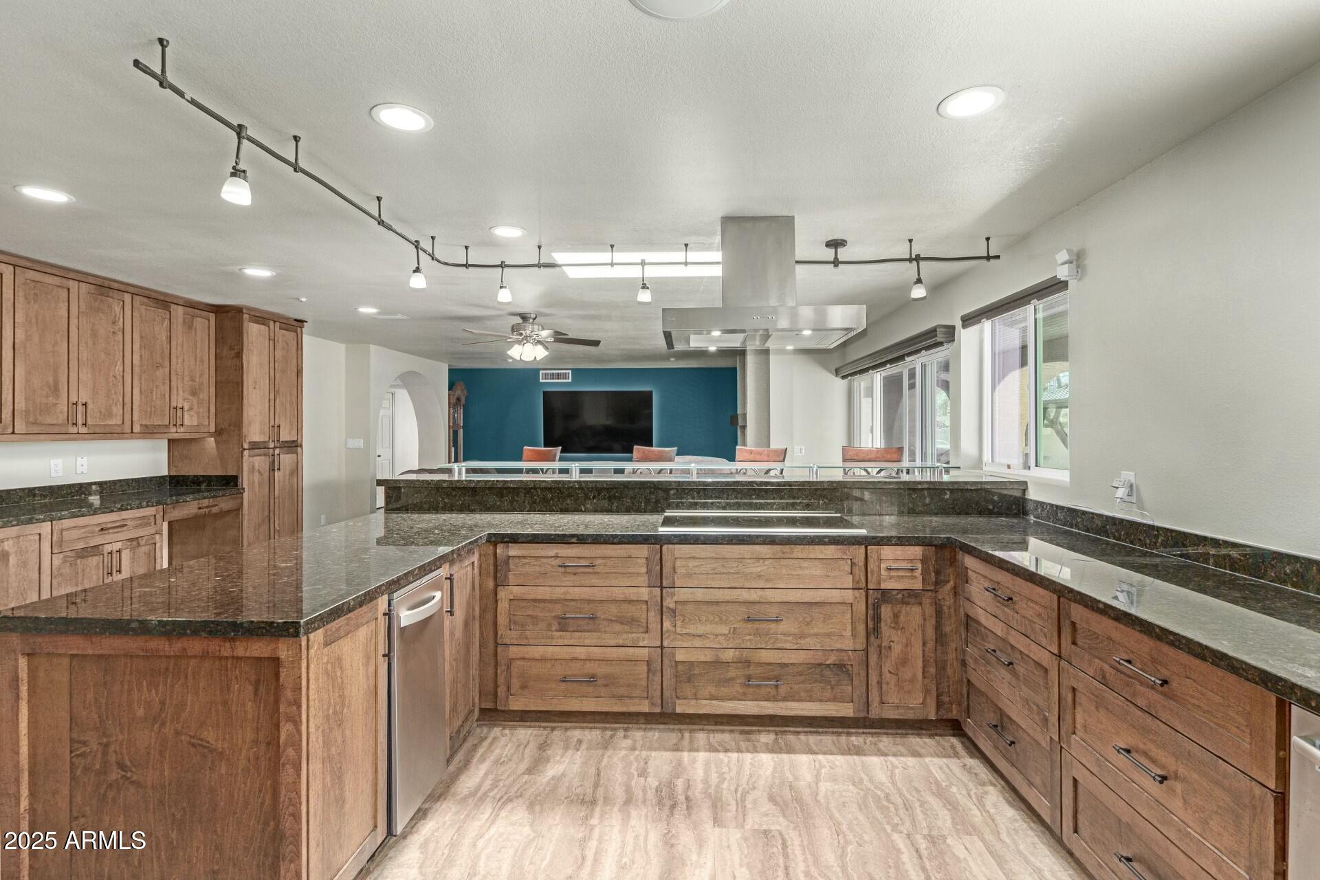 229 W LA VIEVE Lane