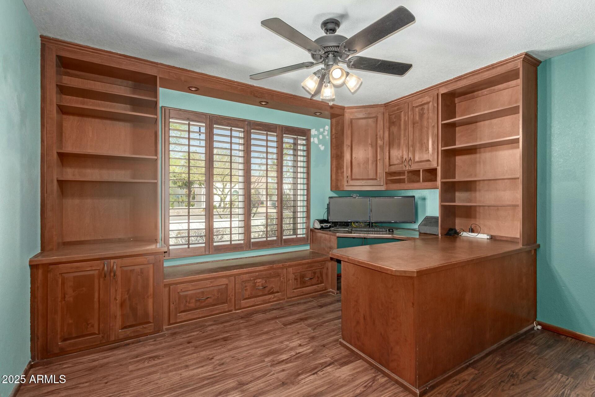 229 W LA VIEVE Lane